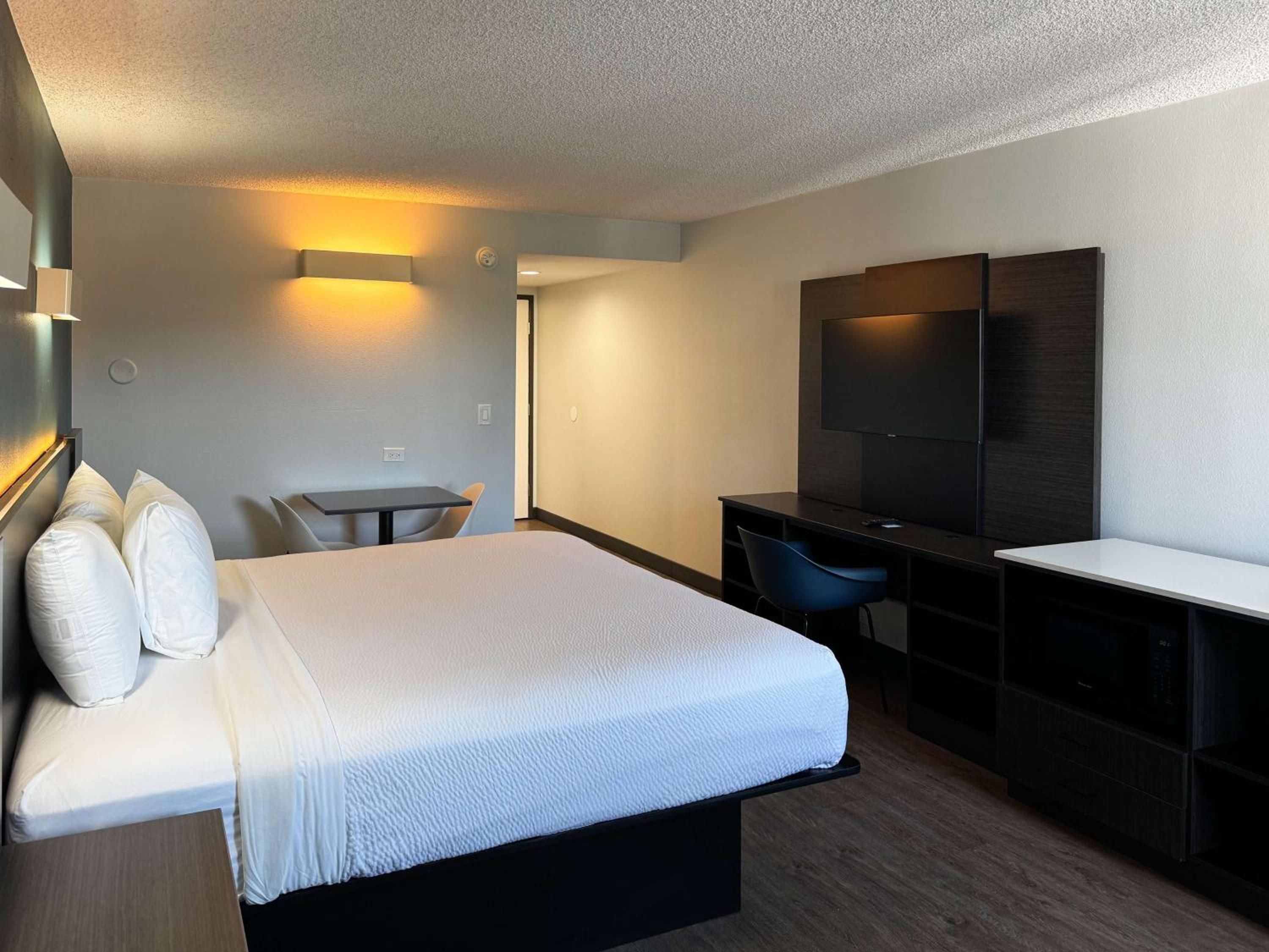 Studio 6 Suites Carson, CA