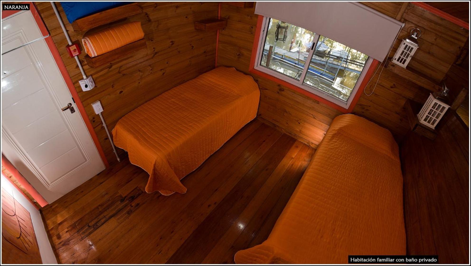 Family Room with Private Bathroom photo 2