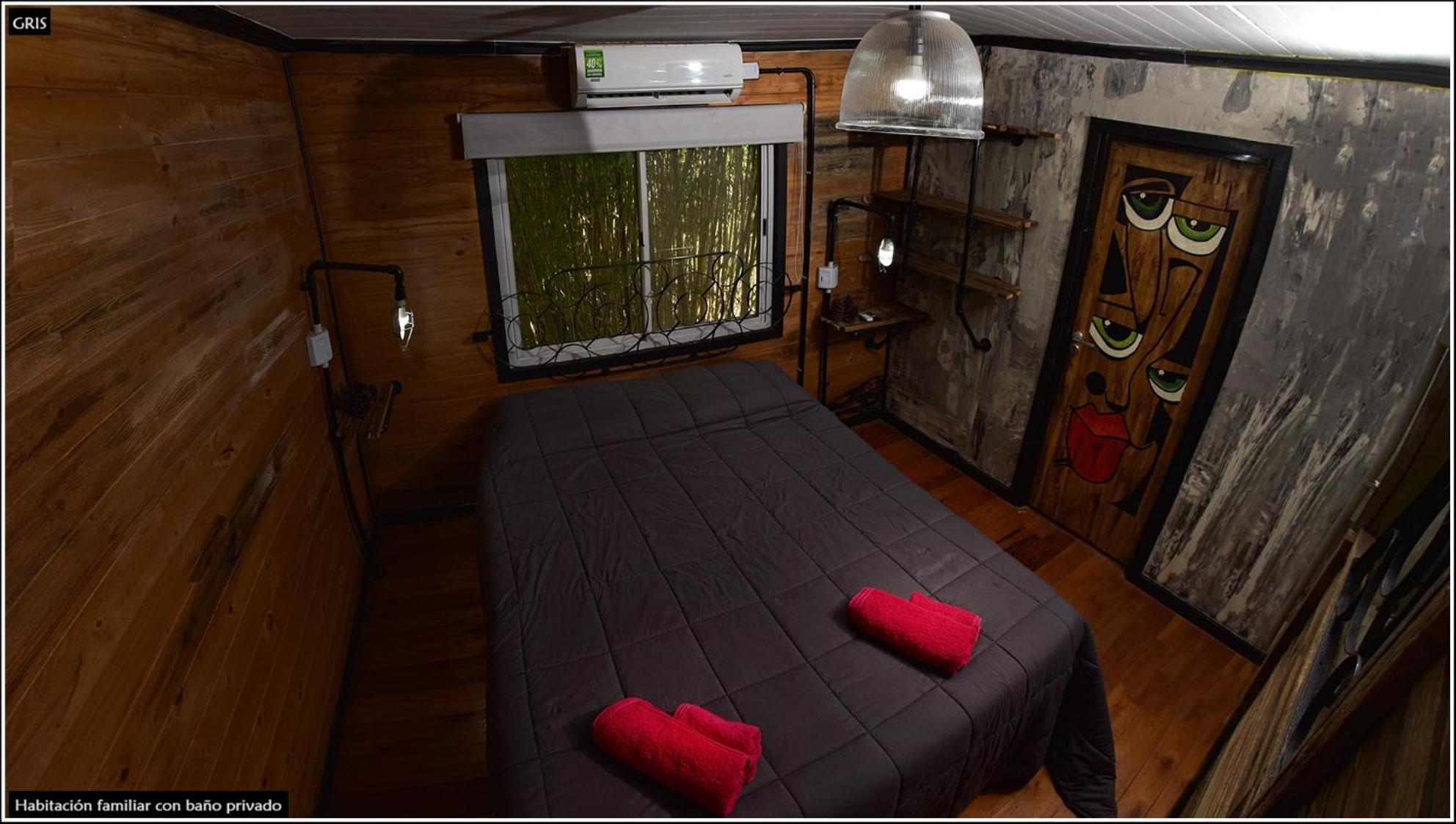 Family Room with Private Bathroom photo 3