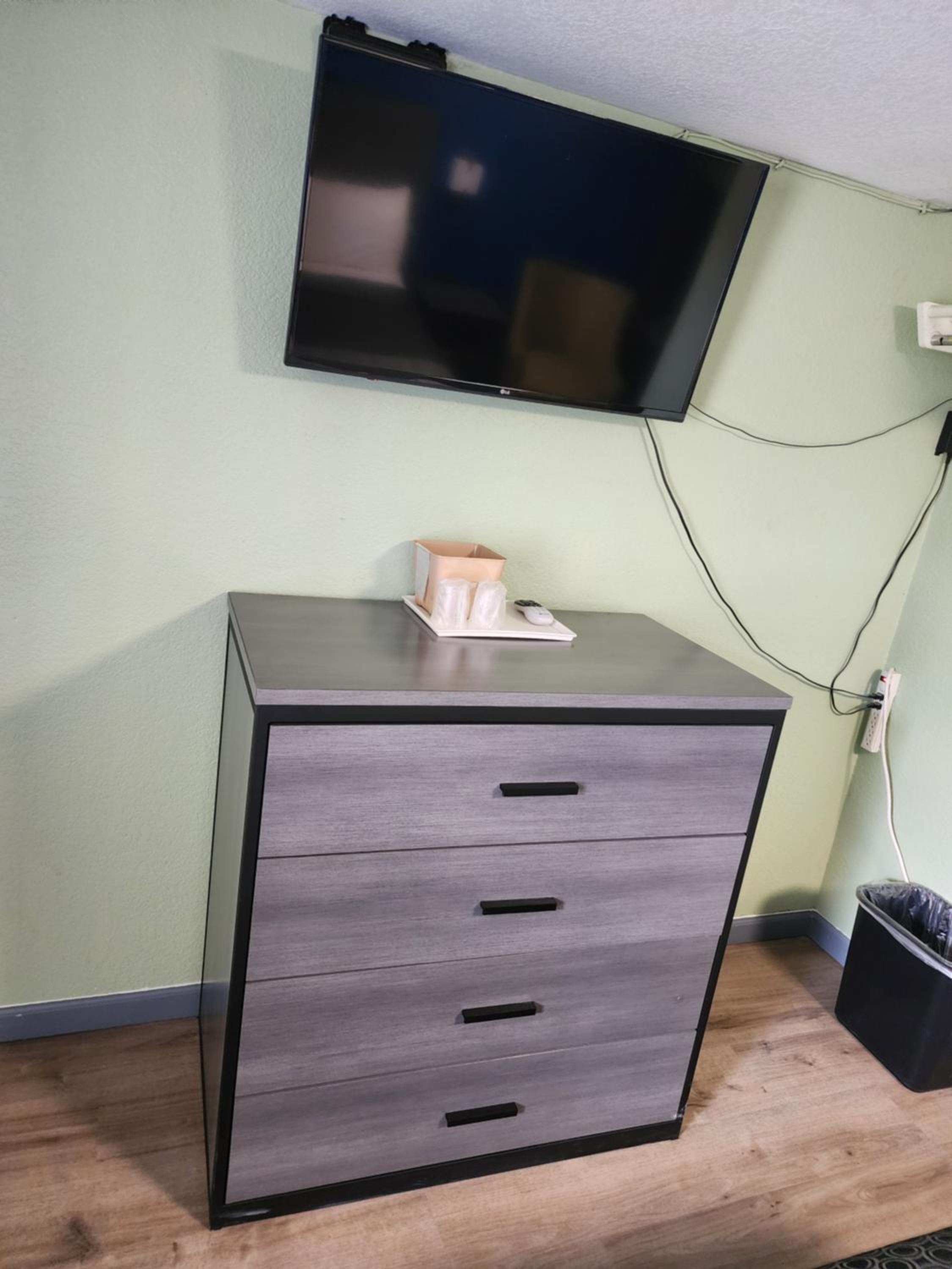 King Room - Non-Smoking - Photo 16