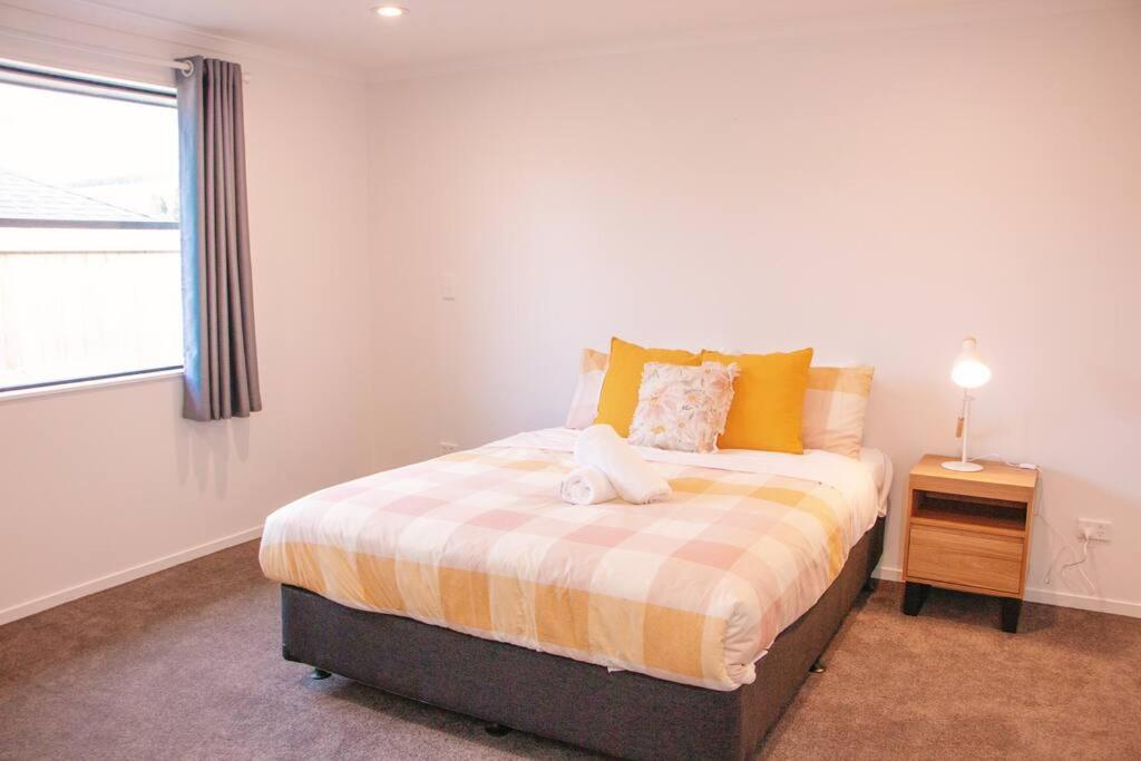 Five-Bedroom House photo 1
