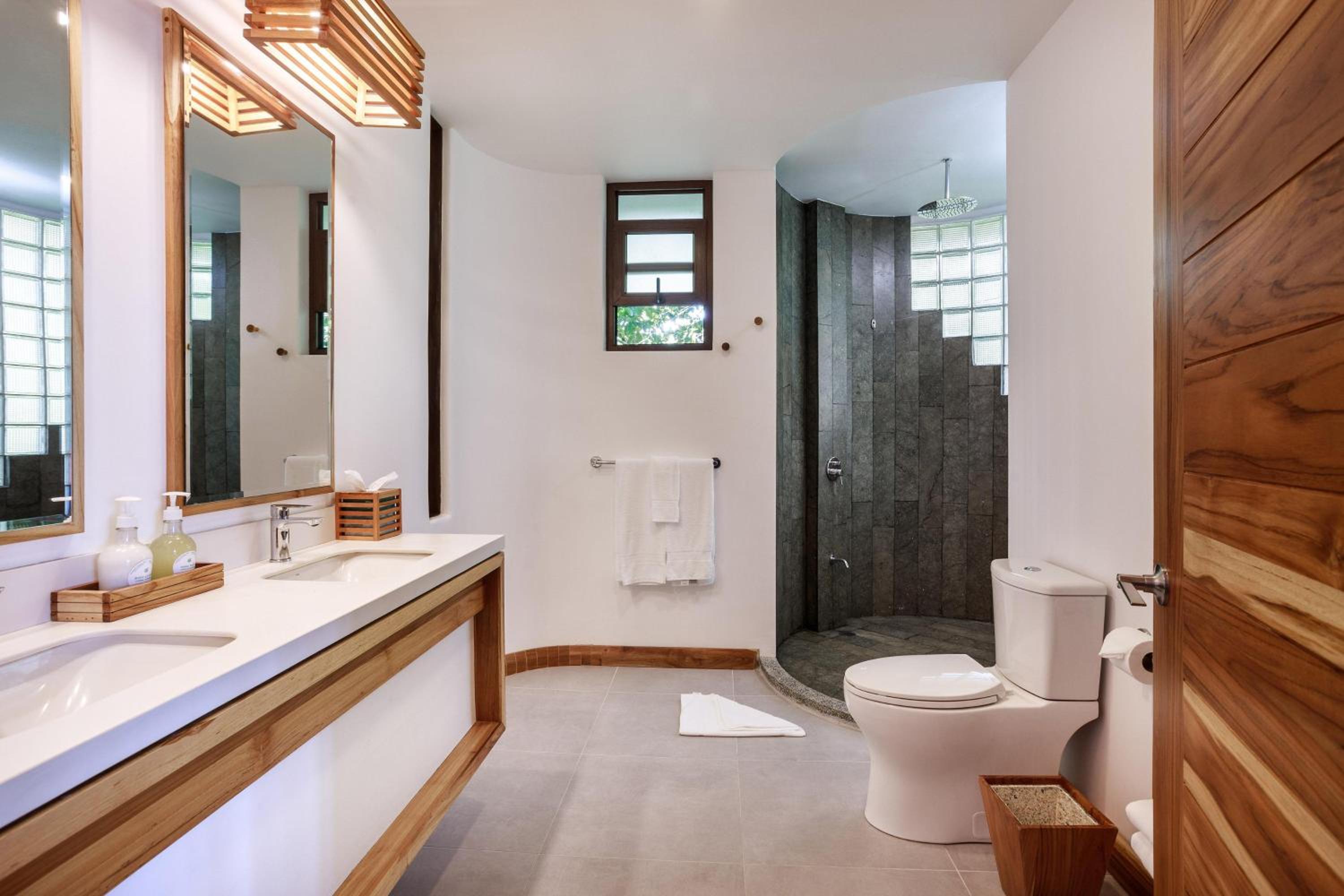 Ocean View Premium Suite photo 2