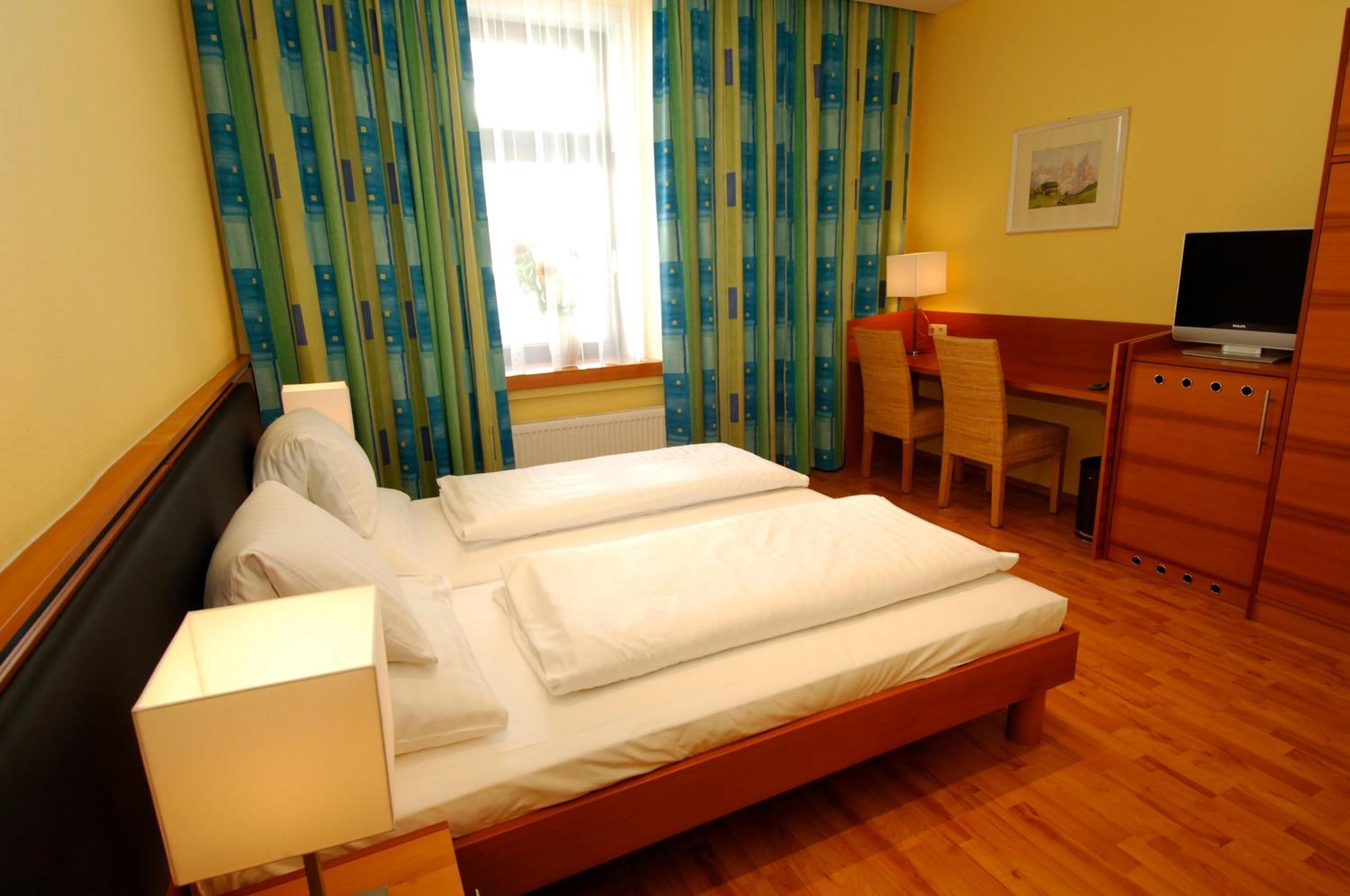 Standard Double Room - Photo 2