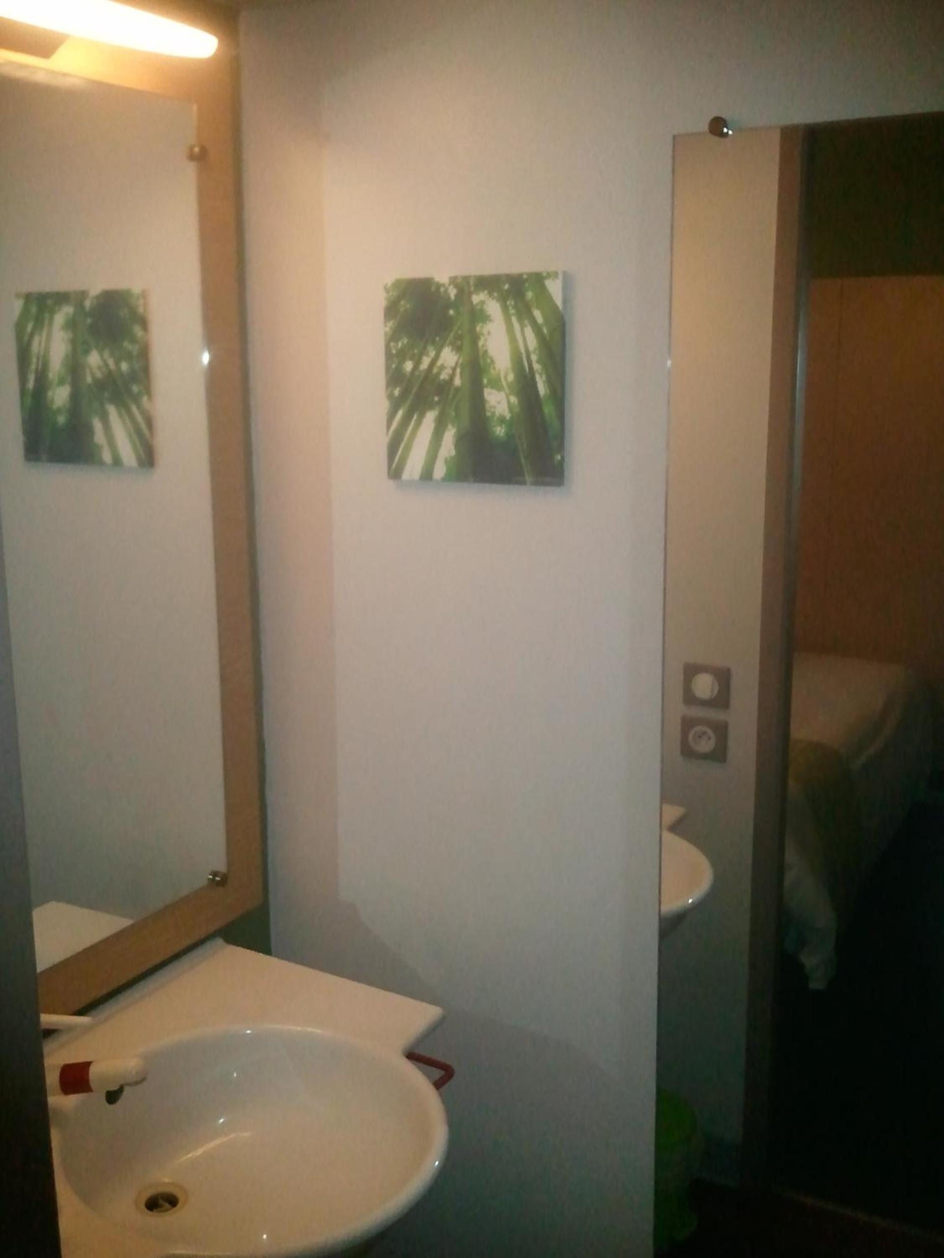 Twin Room - Photo 2