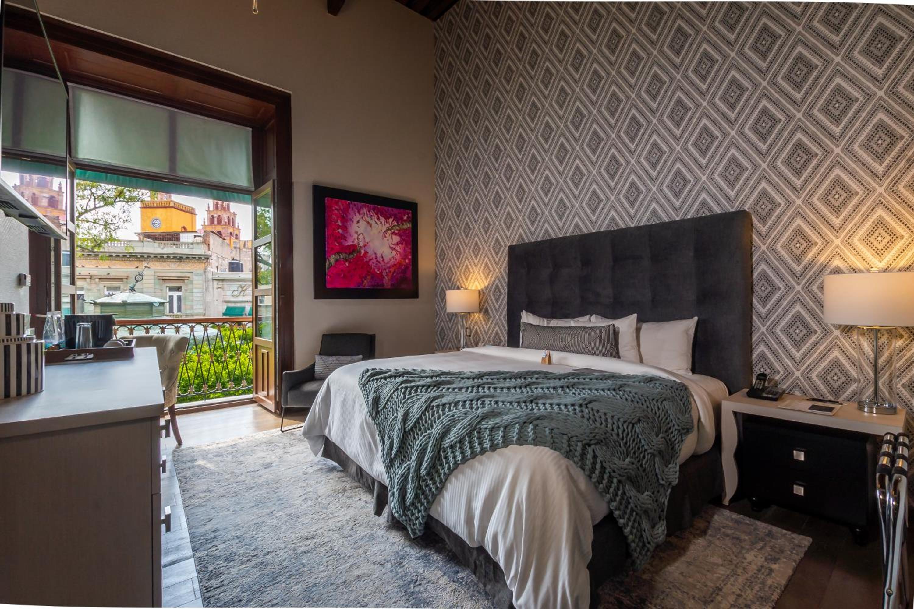Deluxe Suite with Balcony - Isabel - Photo 1