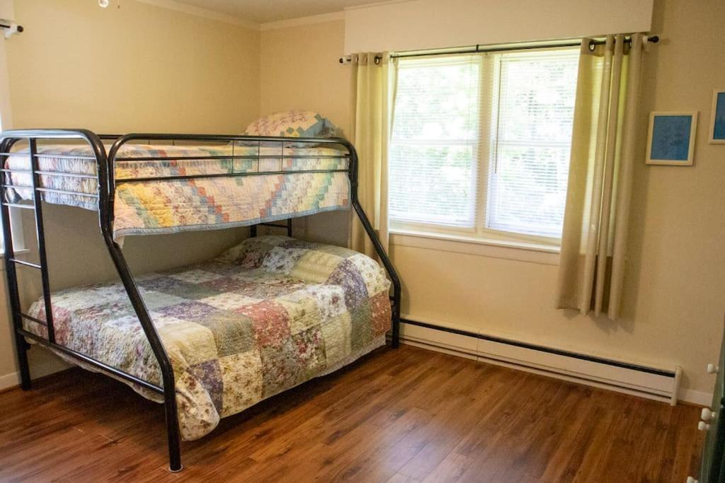 Five-Bedroom House photo 1