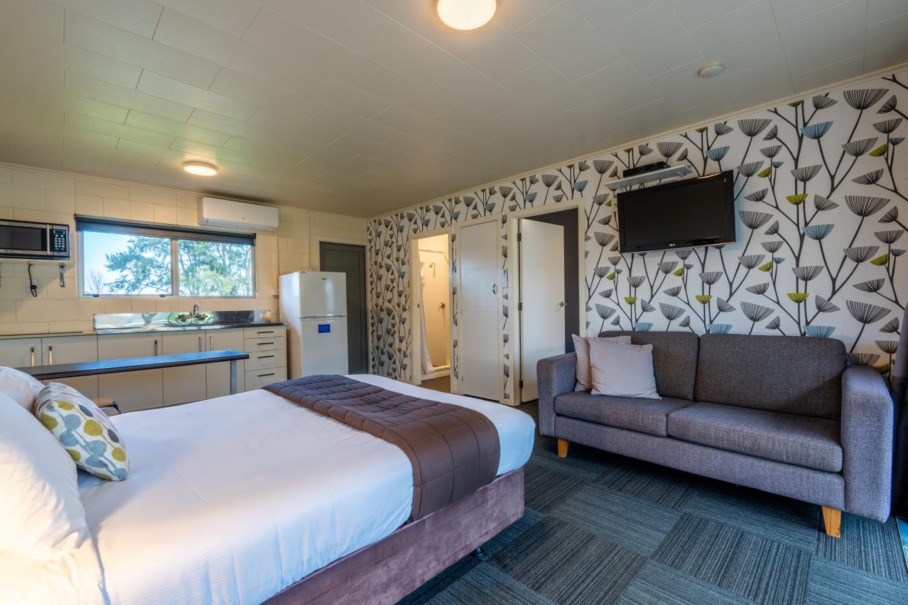 Deluxe Family Suite - Photo 1