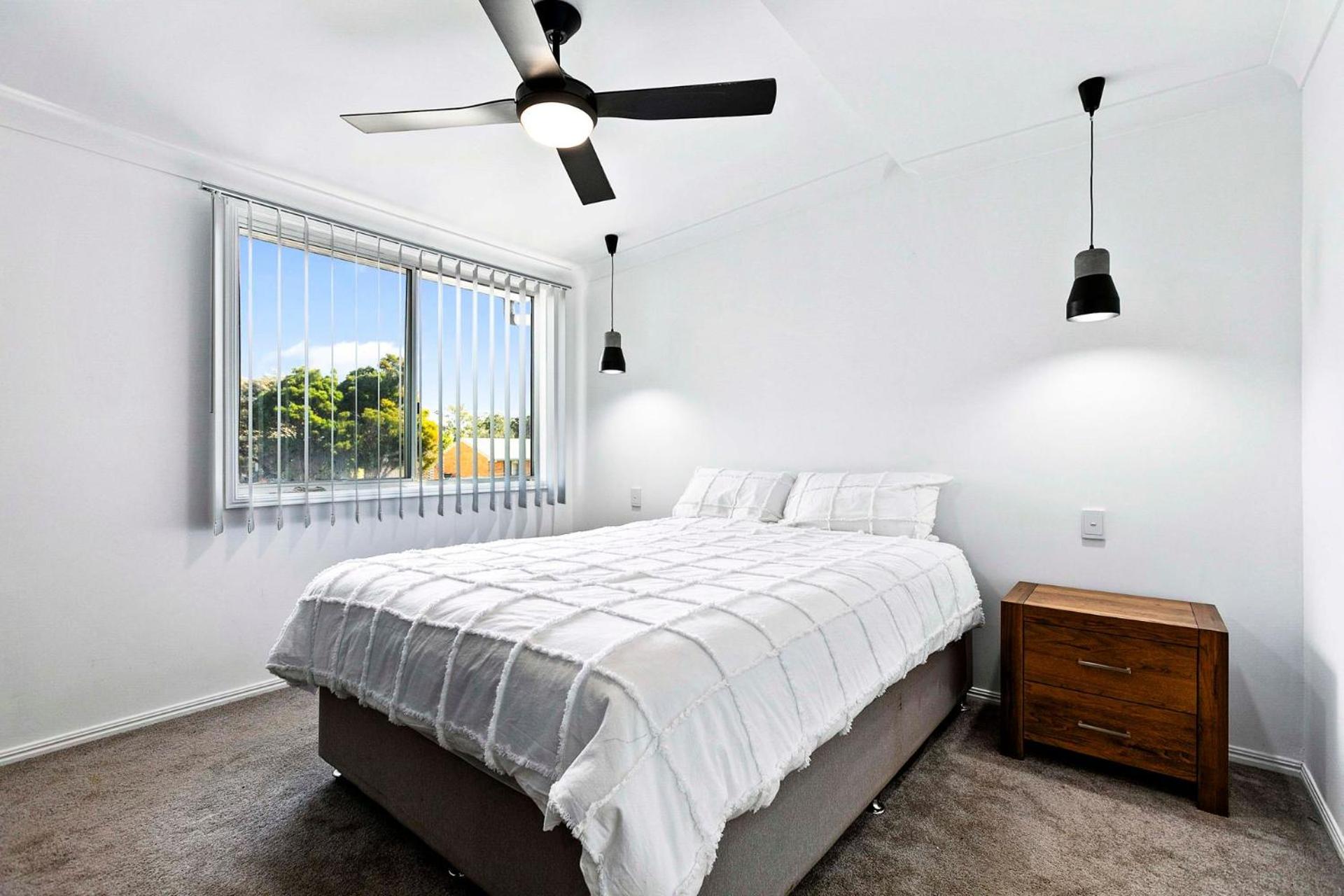 Six-Bedroom House photo 1