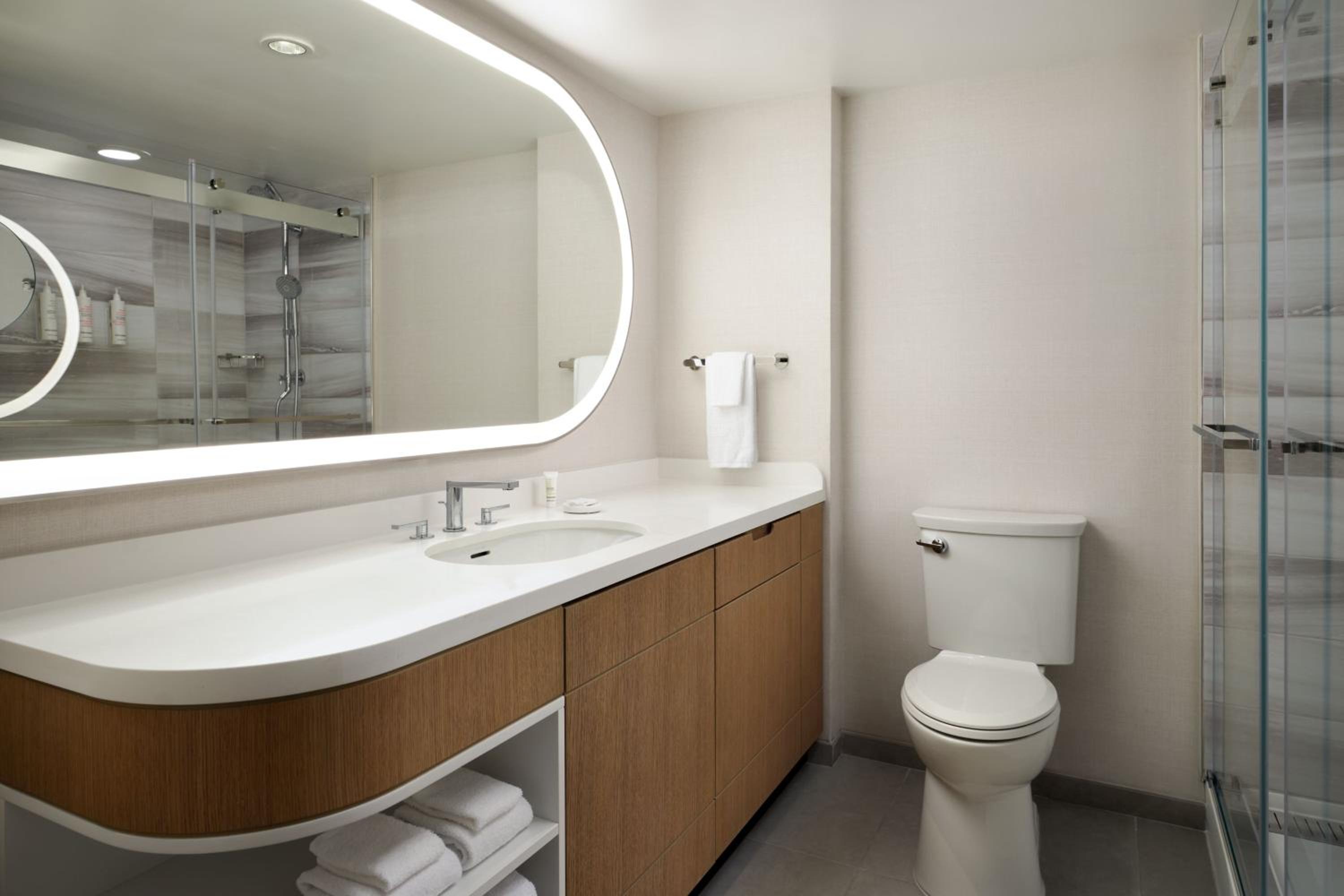King Room with Harbor View - Photo 8