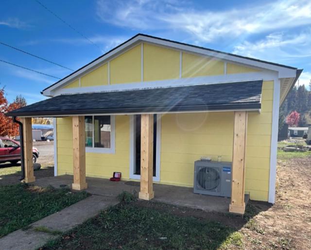 Three-Bedroom House photo 2