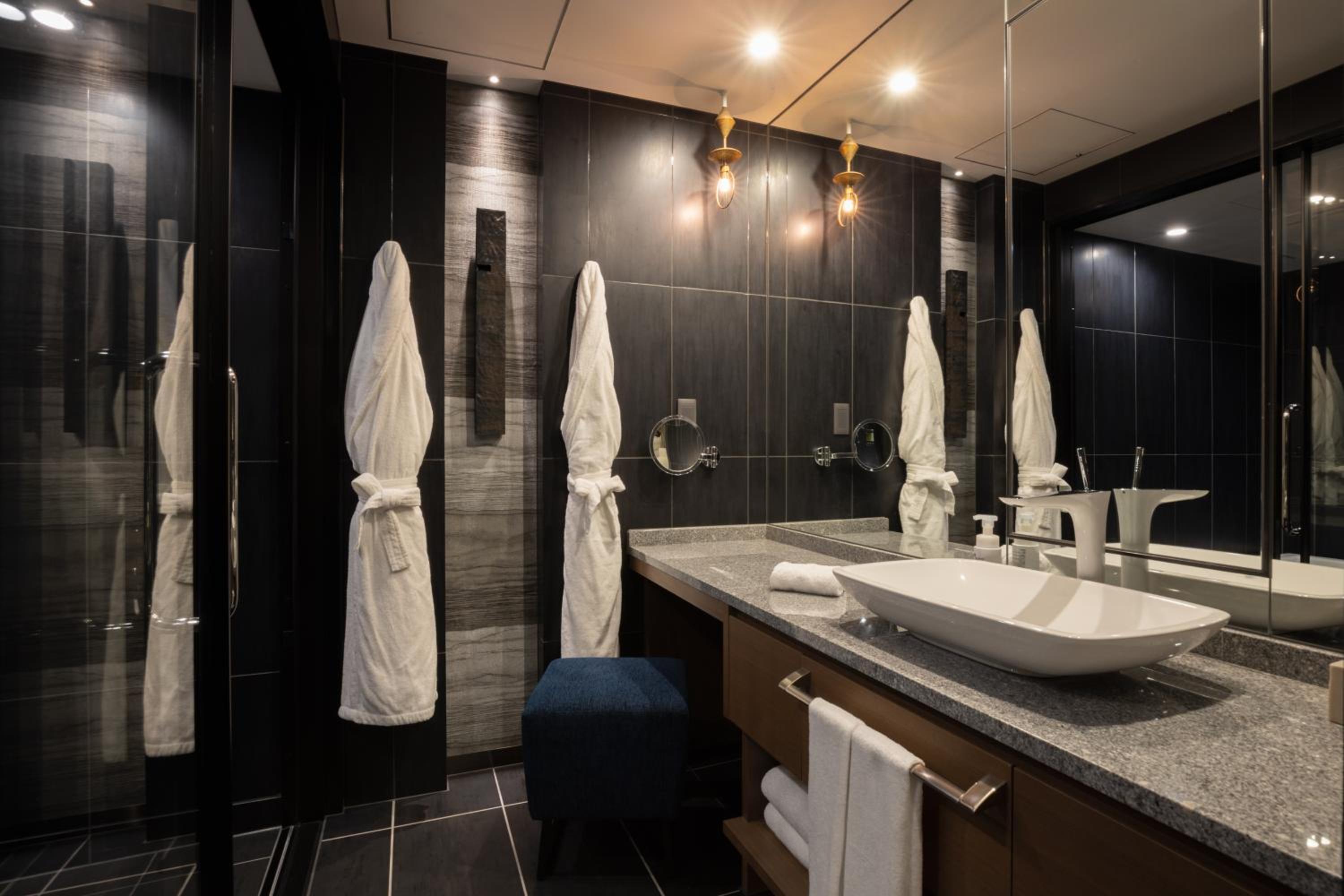 Suite - Photo 8