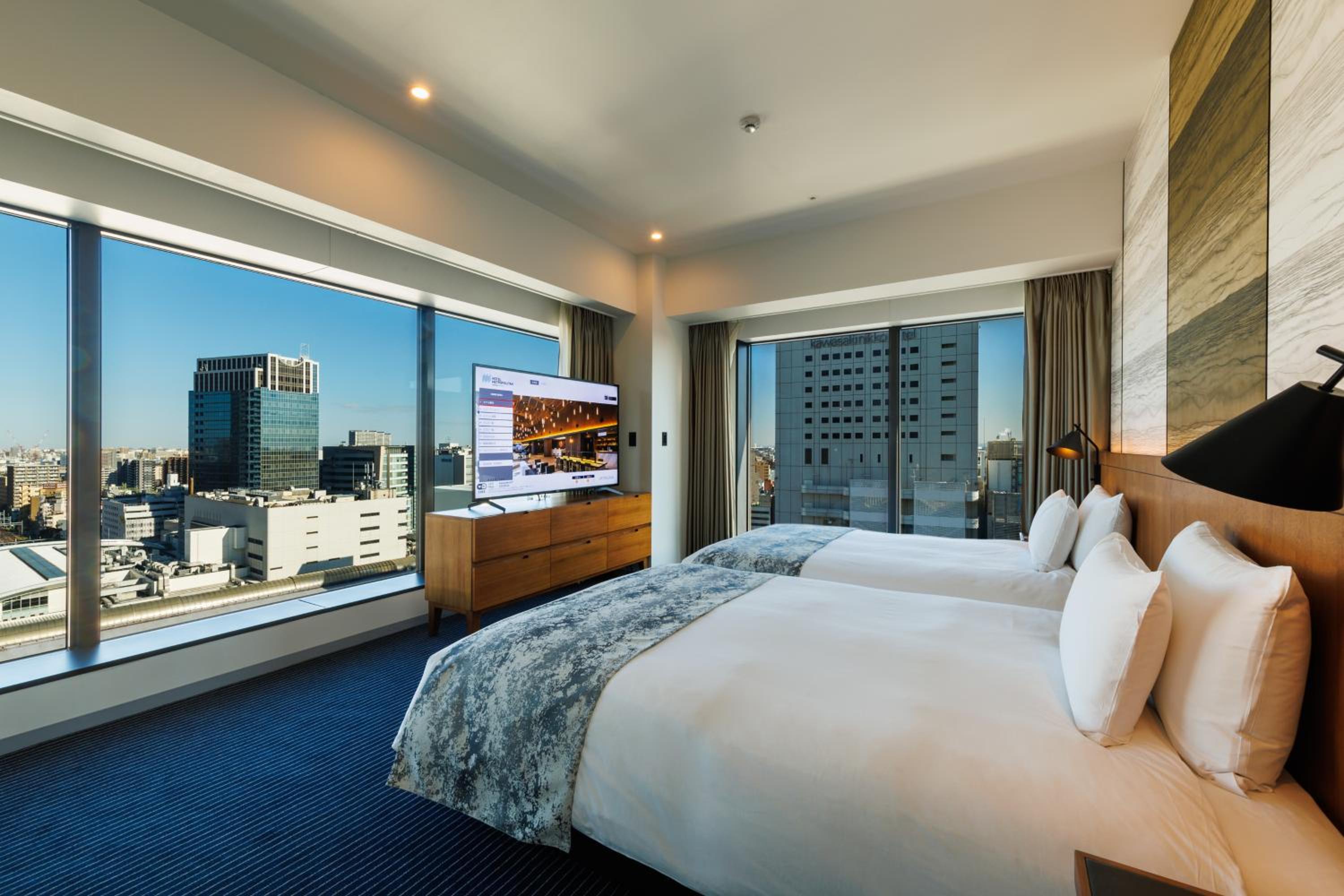 Suite - Photo 1