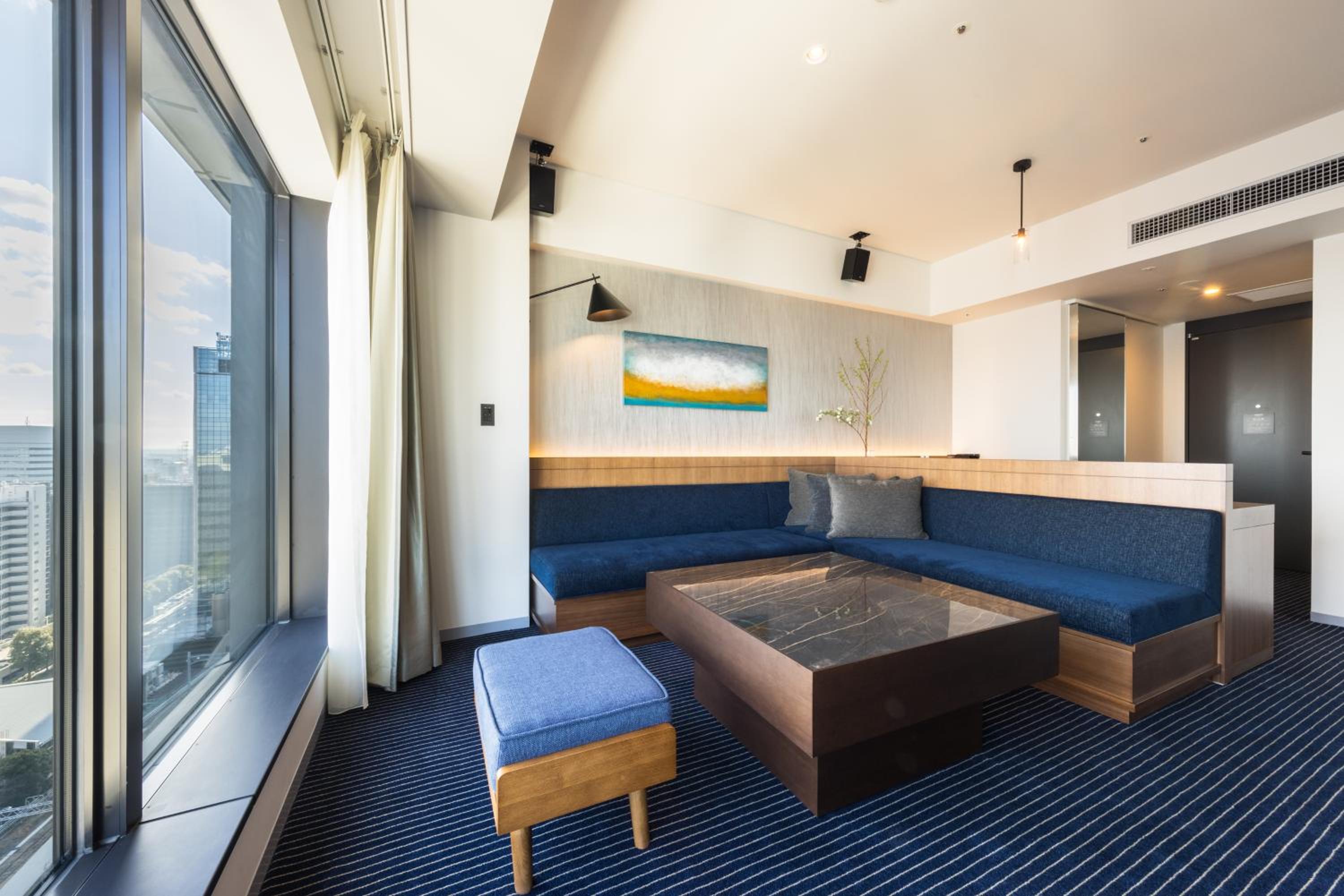 Suite - Photo 11