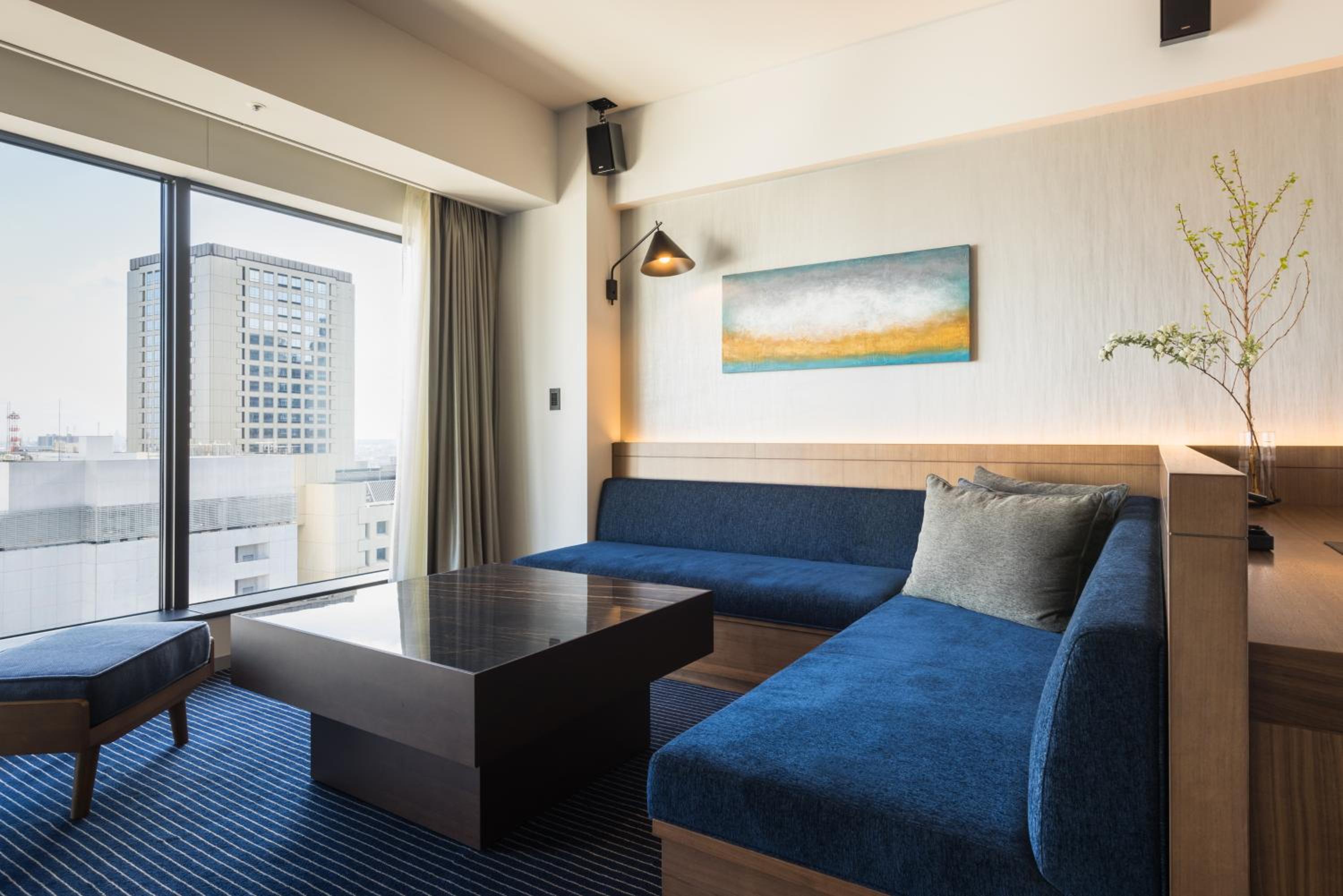 Suite - Photo 12