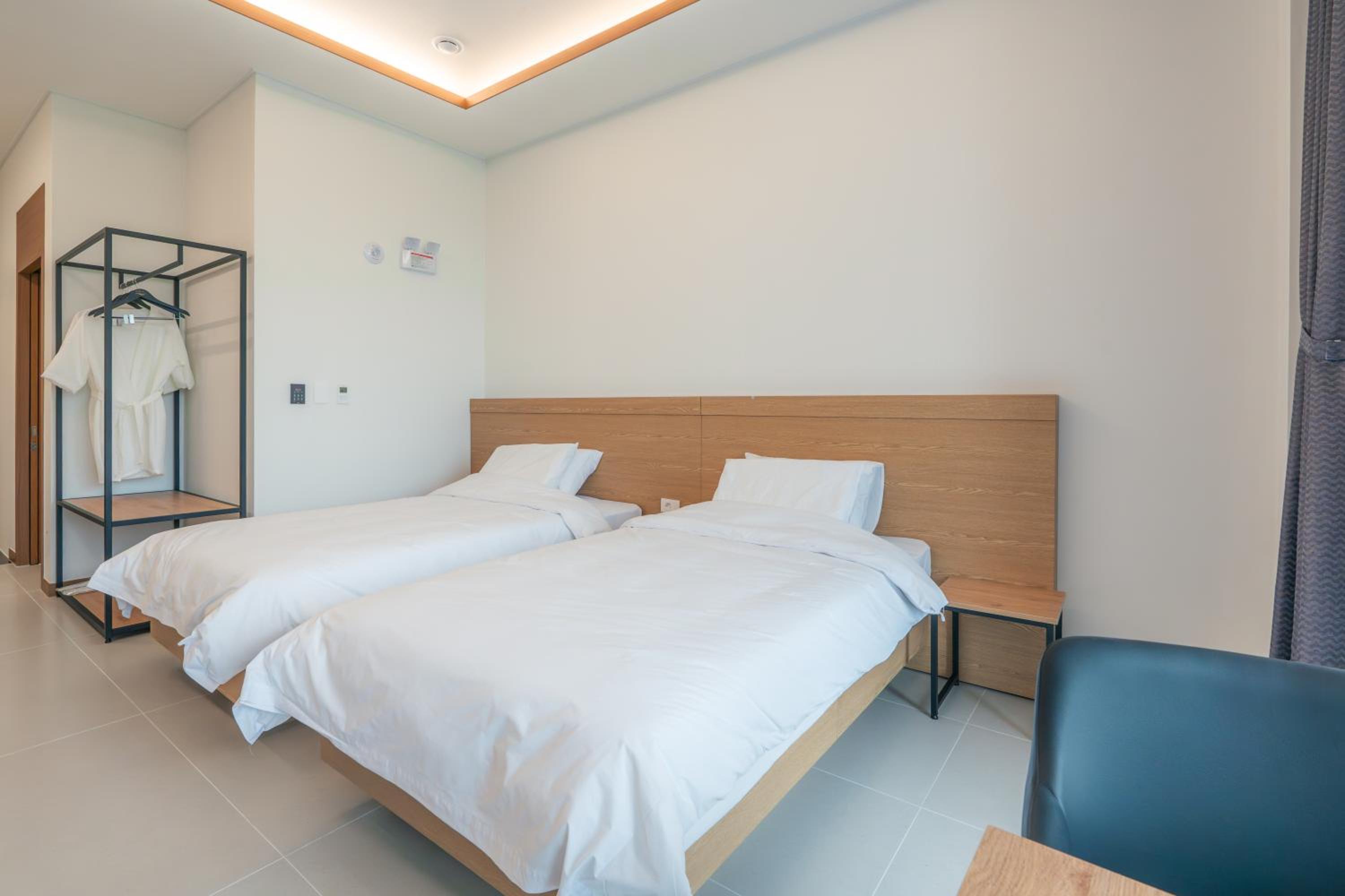 Standard Twin Room - Photo 9
