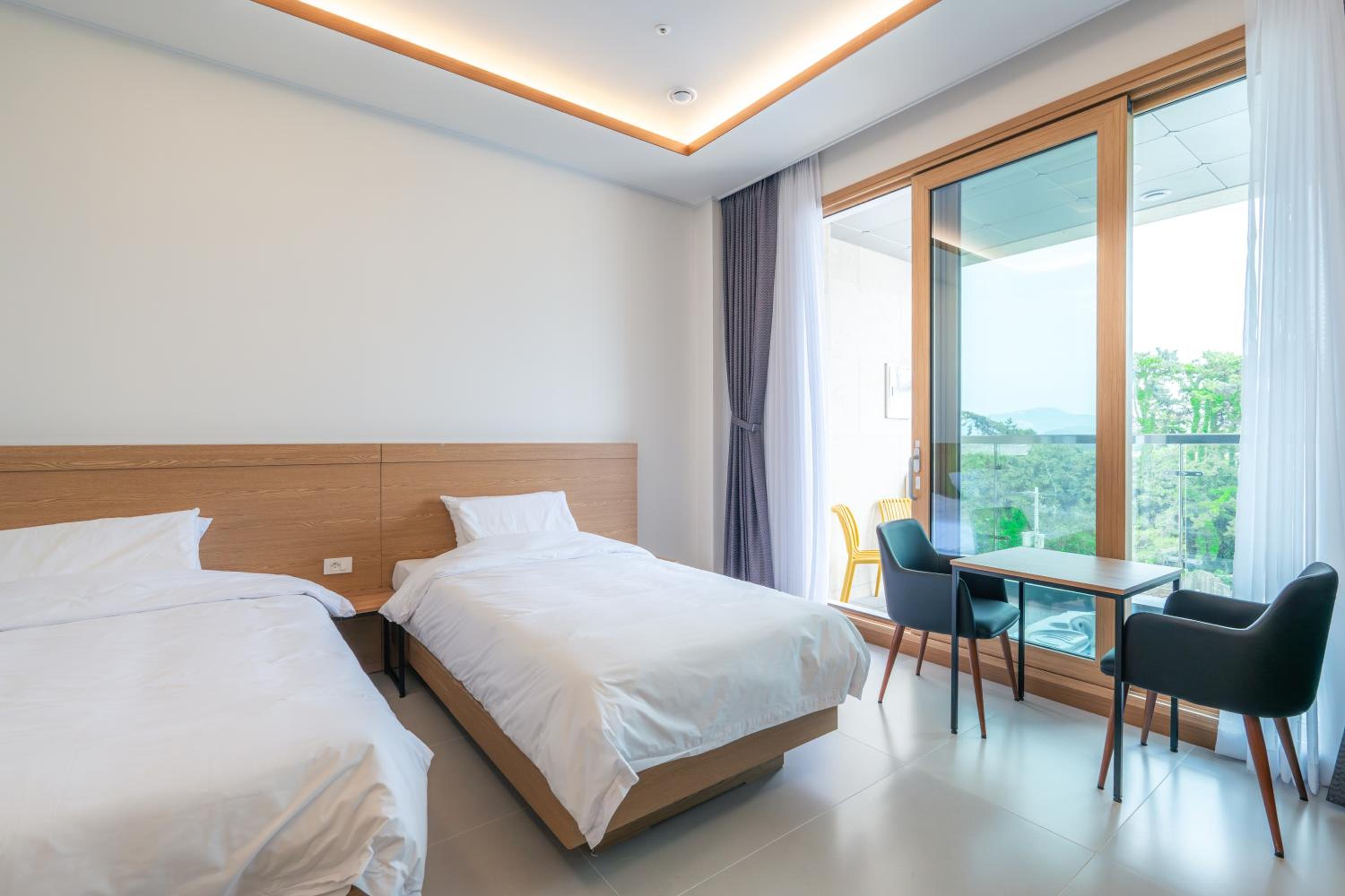 Standard Twin Room - Photo 1