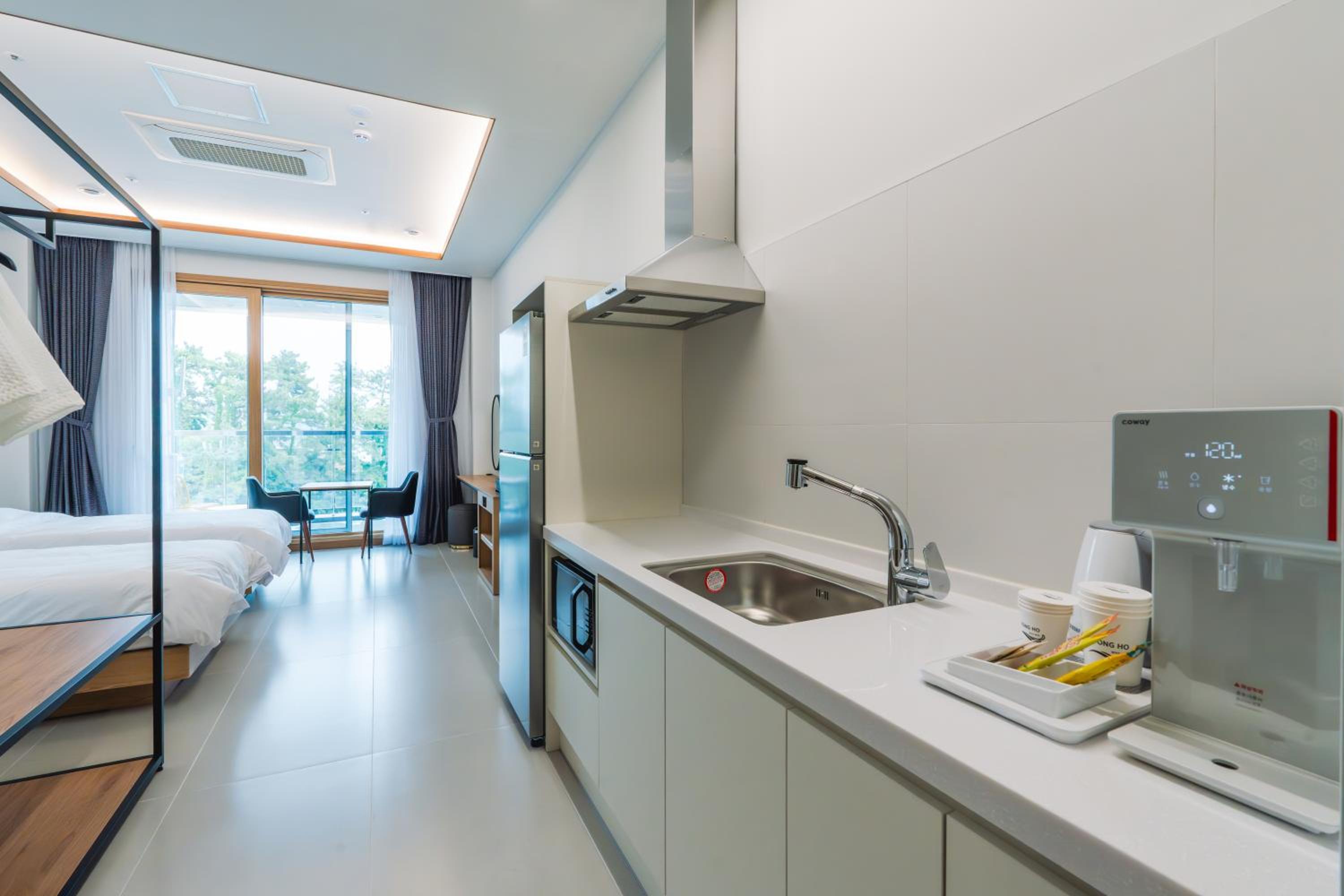 Standard Twin Room - Photo 3