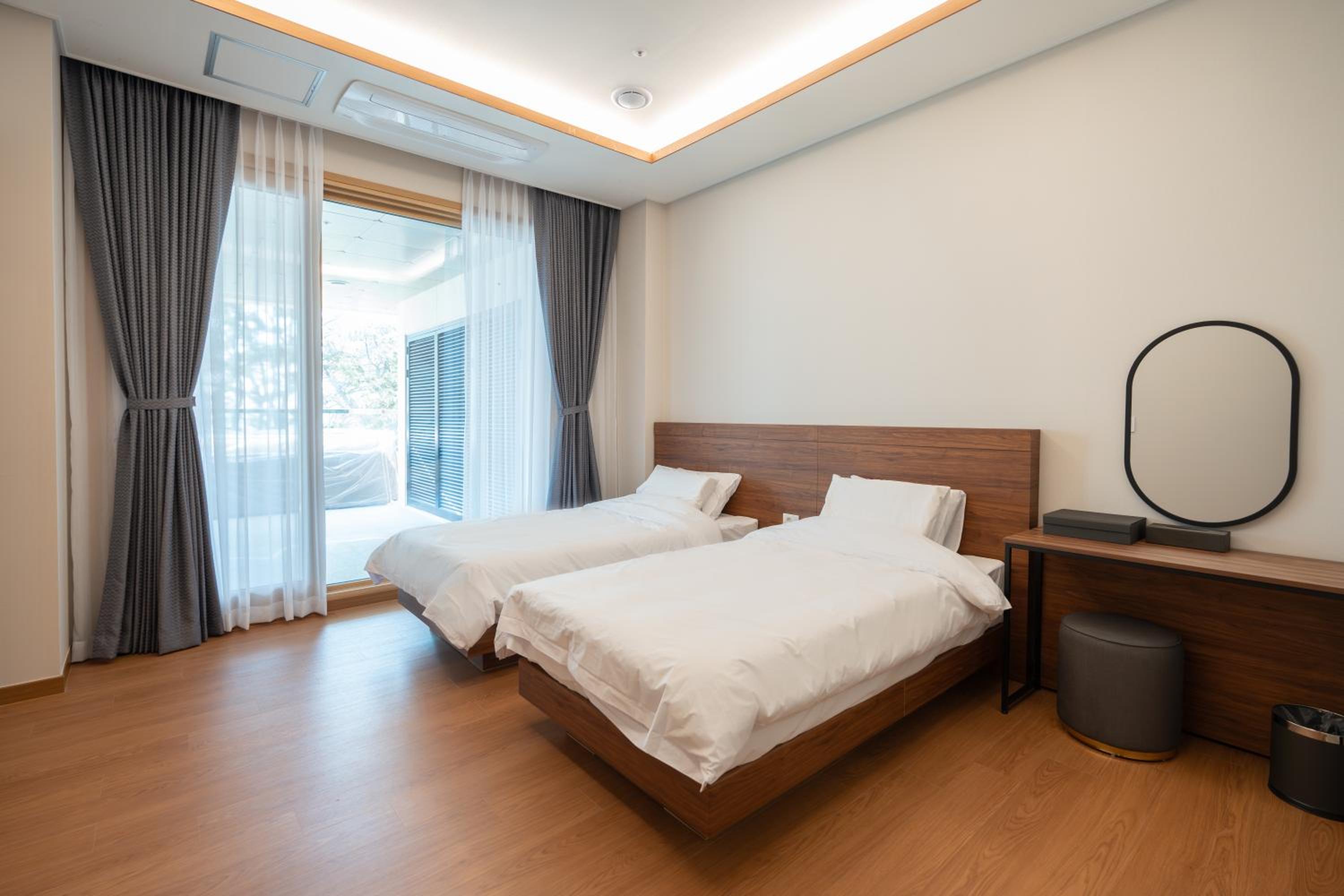 Deluxe Family Room - Photo 9