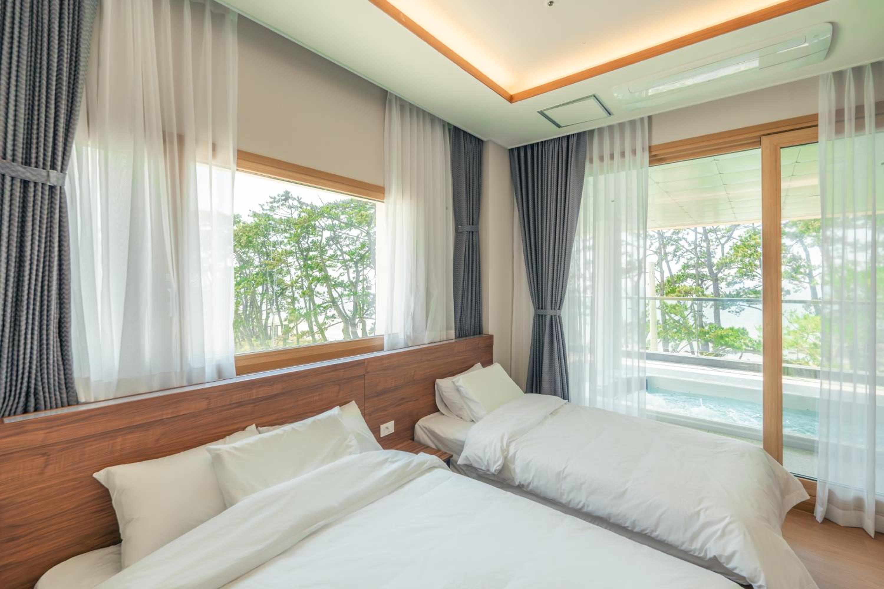 Deluxe Family Room - Photo 7