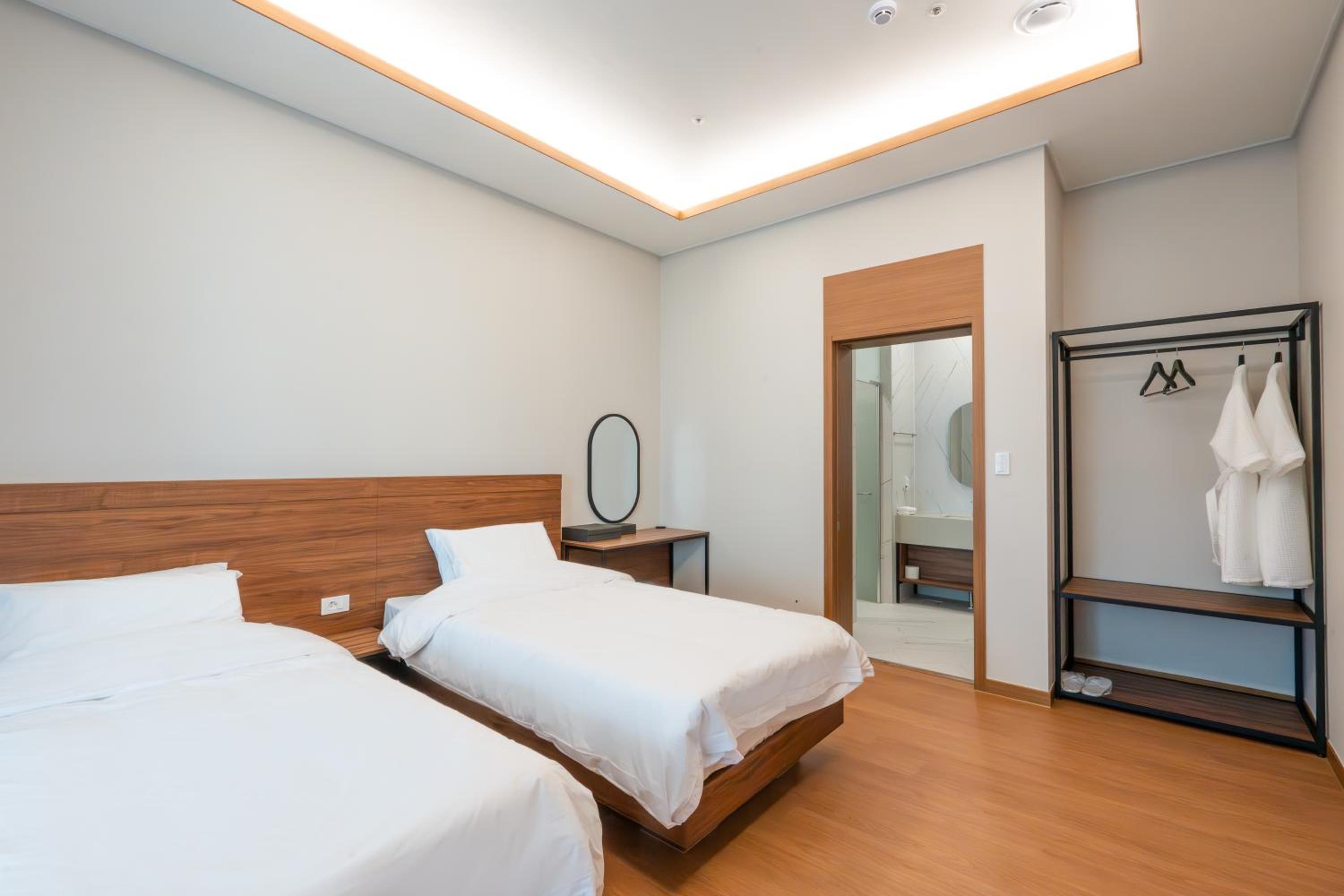 Deluxe Family Room - Photo 10