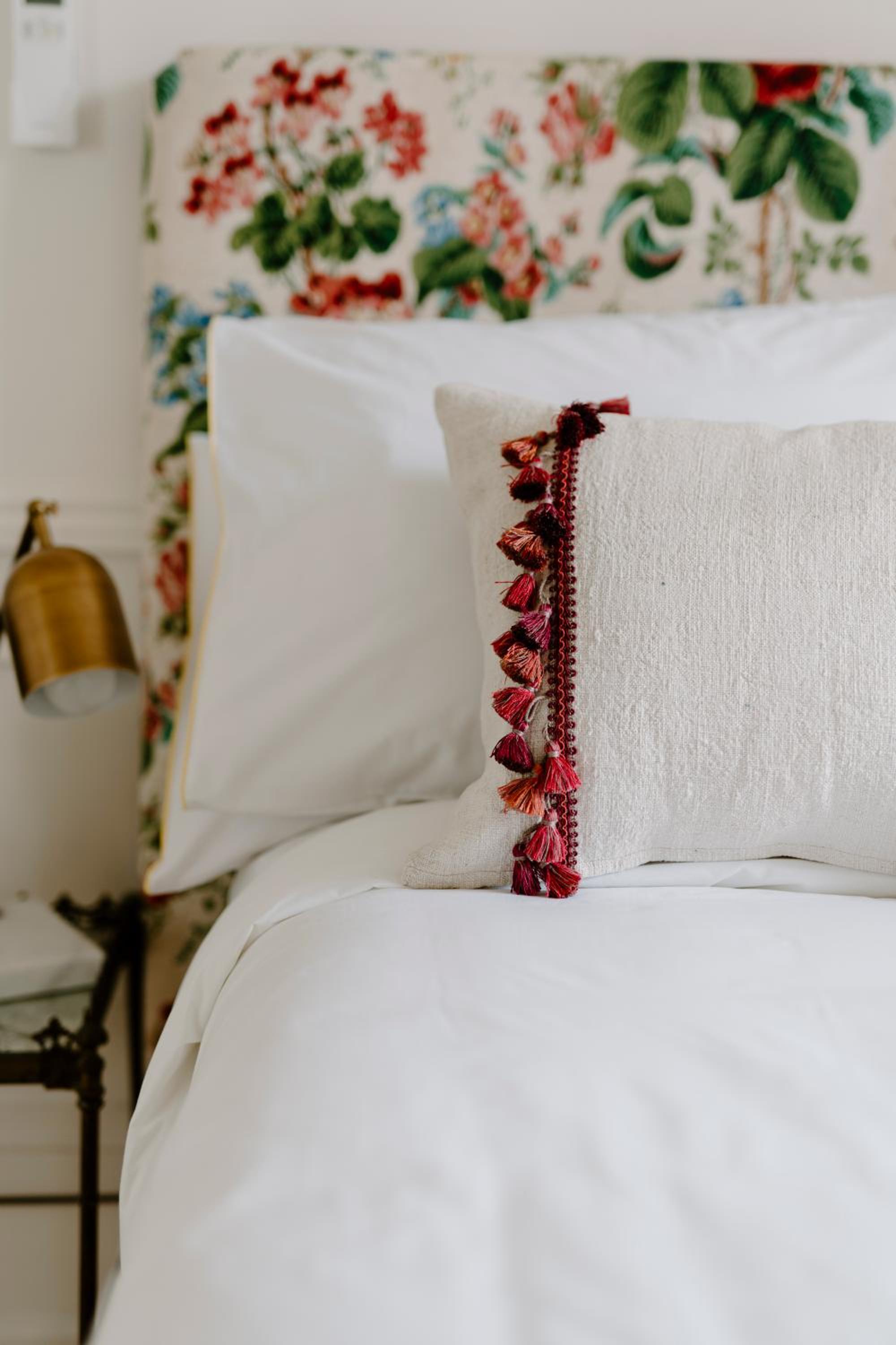 Deluxe Queen Suite