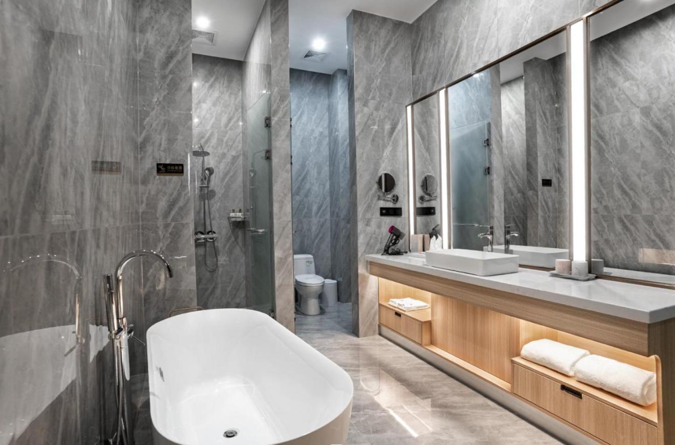 Twin Room with Bath photo 3