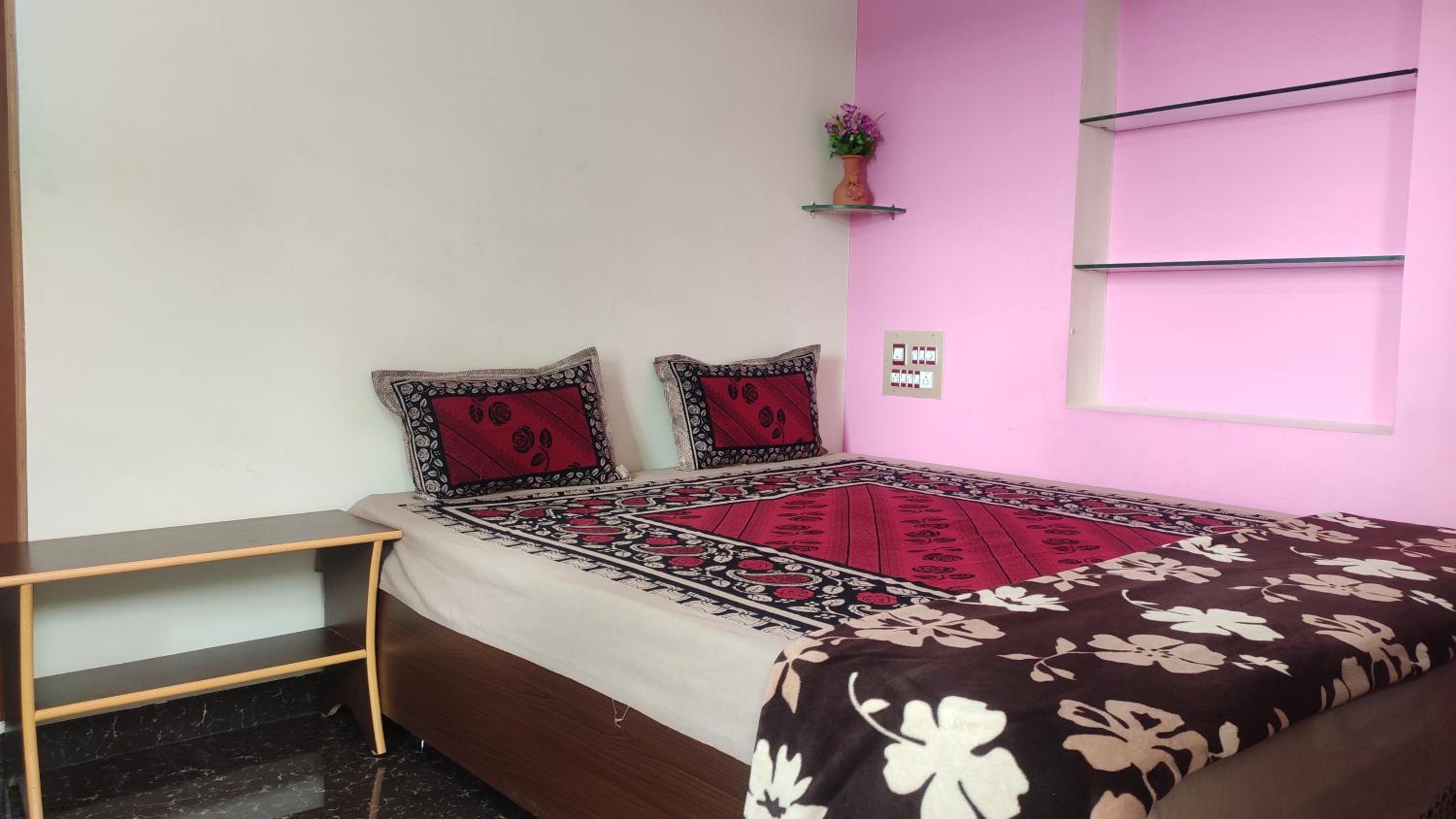 Standard Double Room with Fan - Photo 9