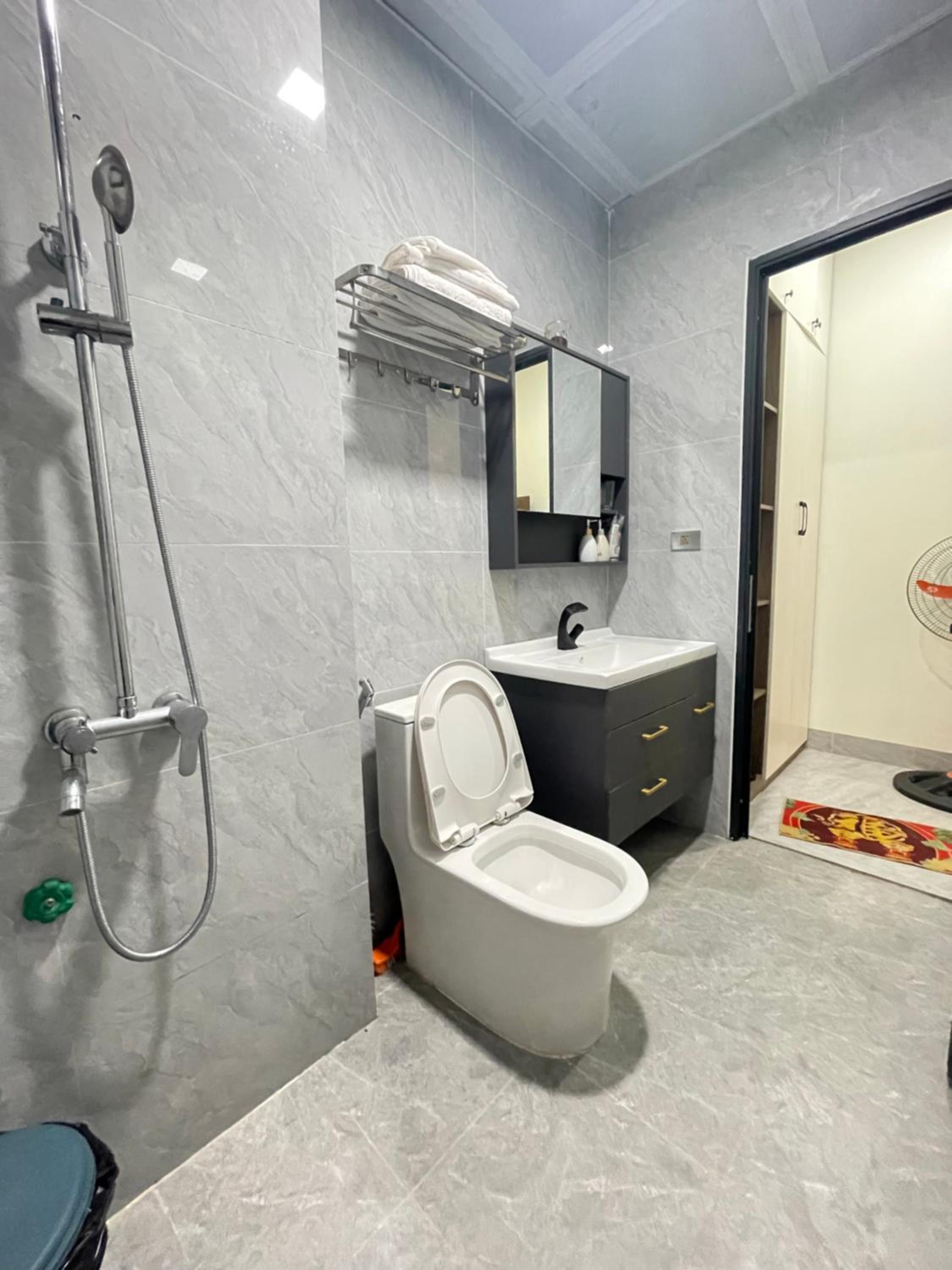 Economy Triple Room photo 2