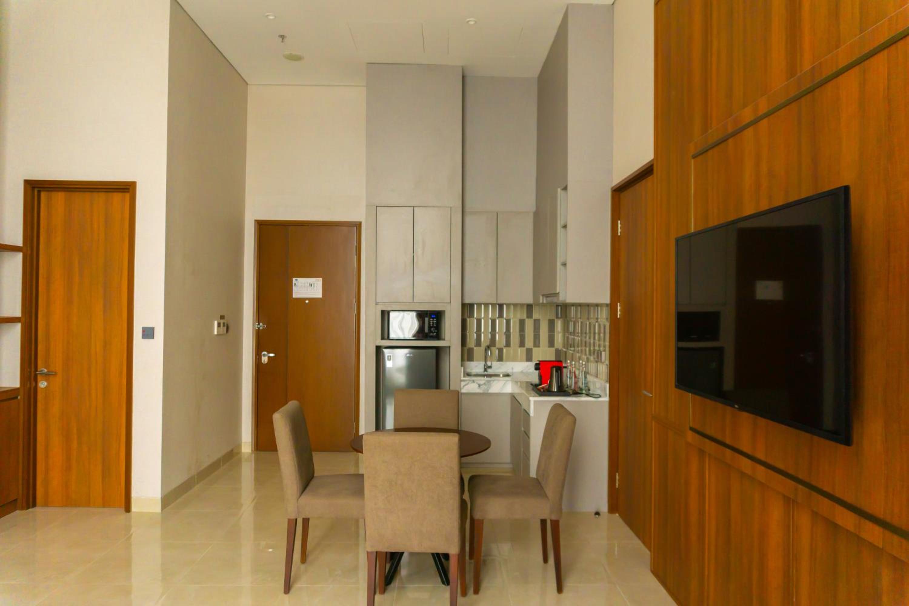 Executive Suite - Photo 3
