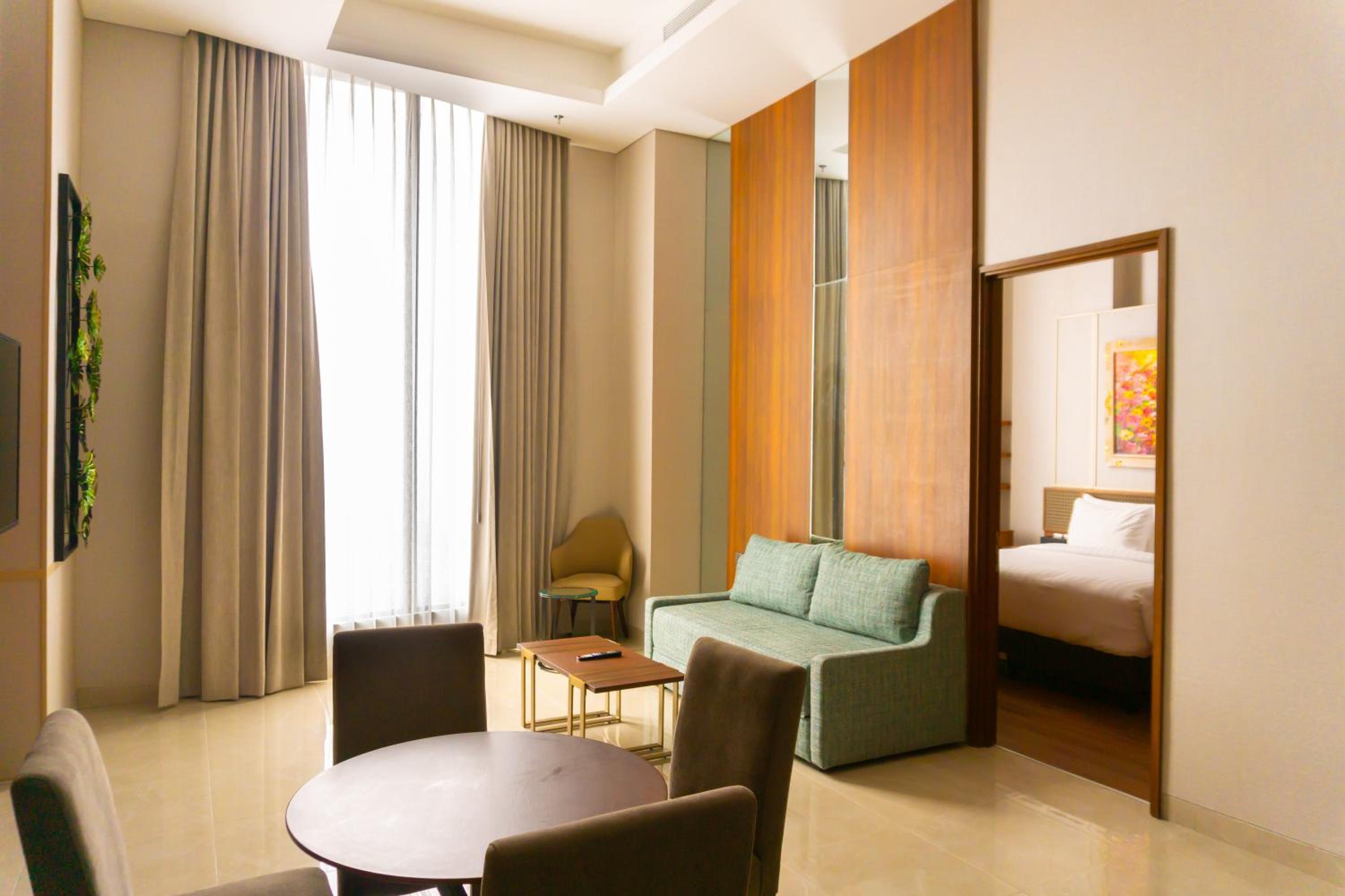 Executive Suite - Photo 1