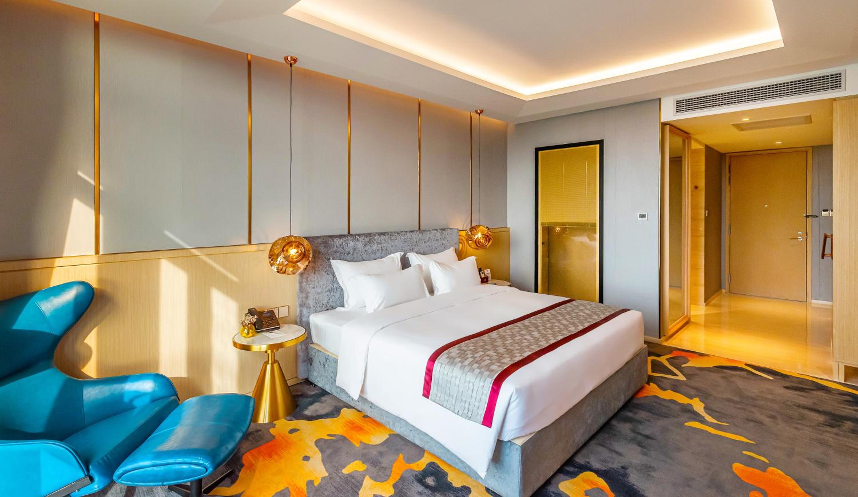 Deluxe King Room - Photo 5