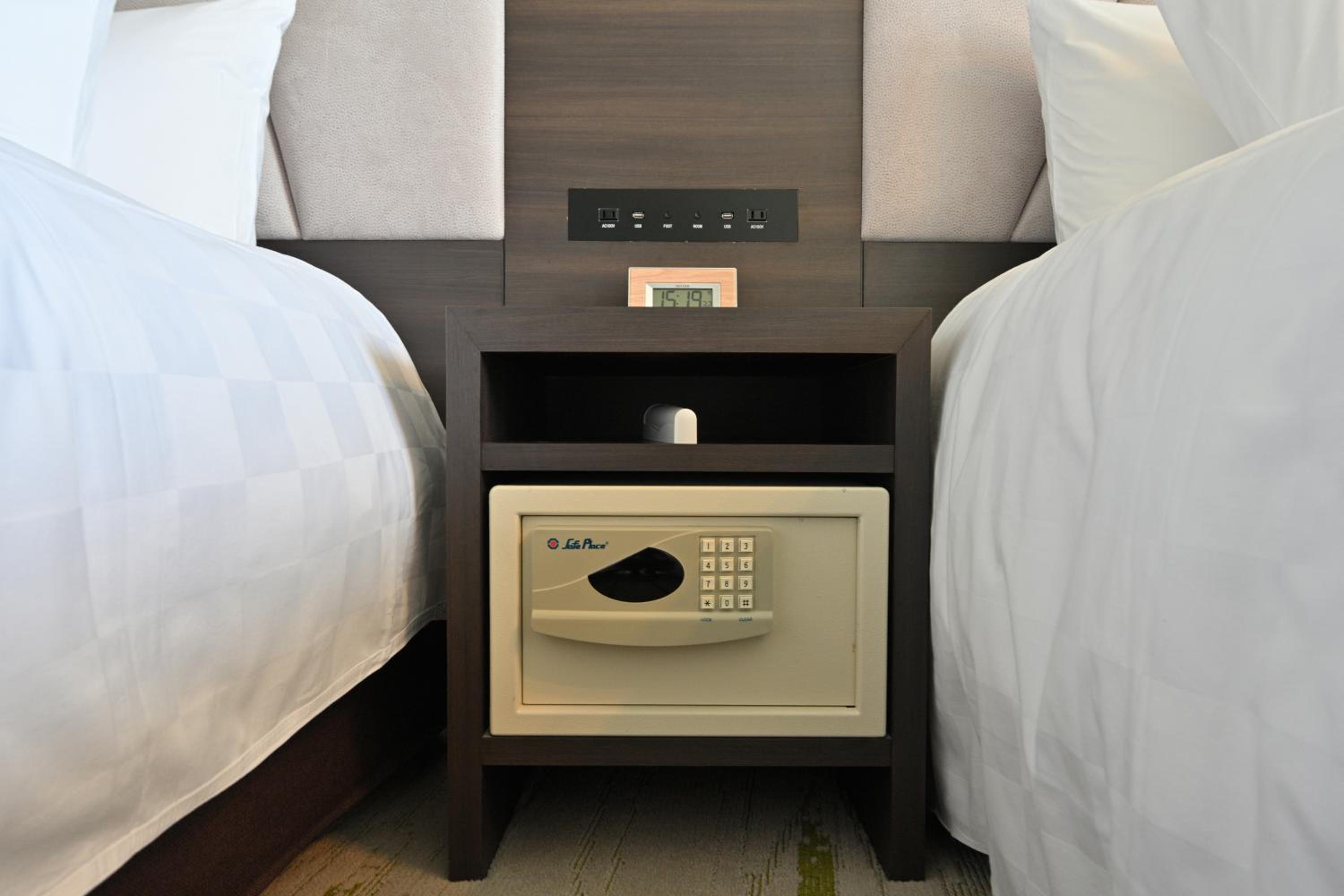 Executive Twin Room 33F 35F - Non-Smoking - Photo 11
