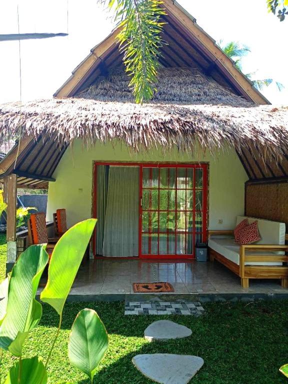 Bungalow with Garden View - Photo 2
