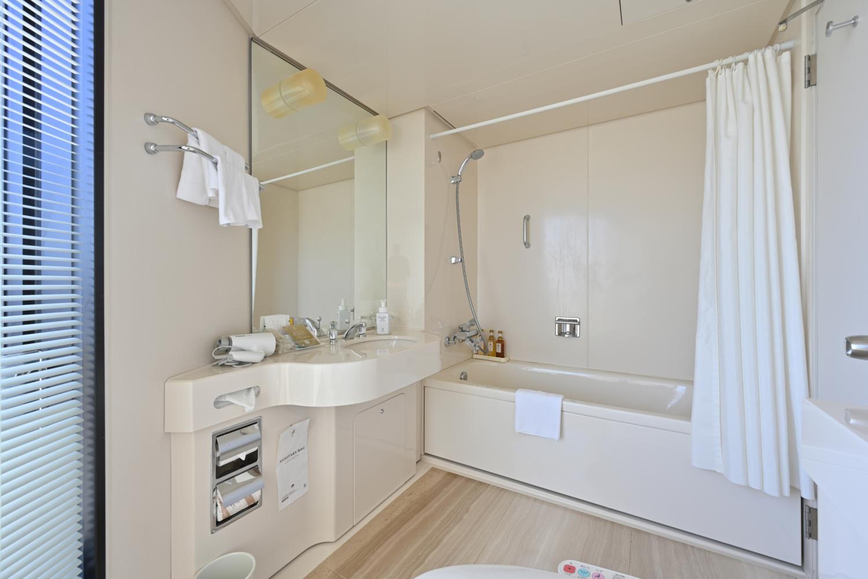 Deluxe Suite Room 21-30F - Non-Smoking - Photo 12