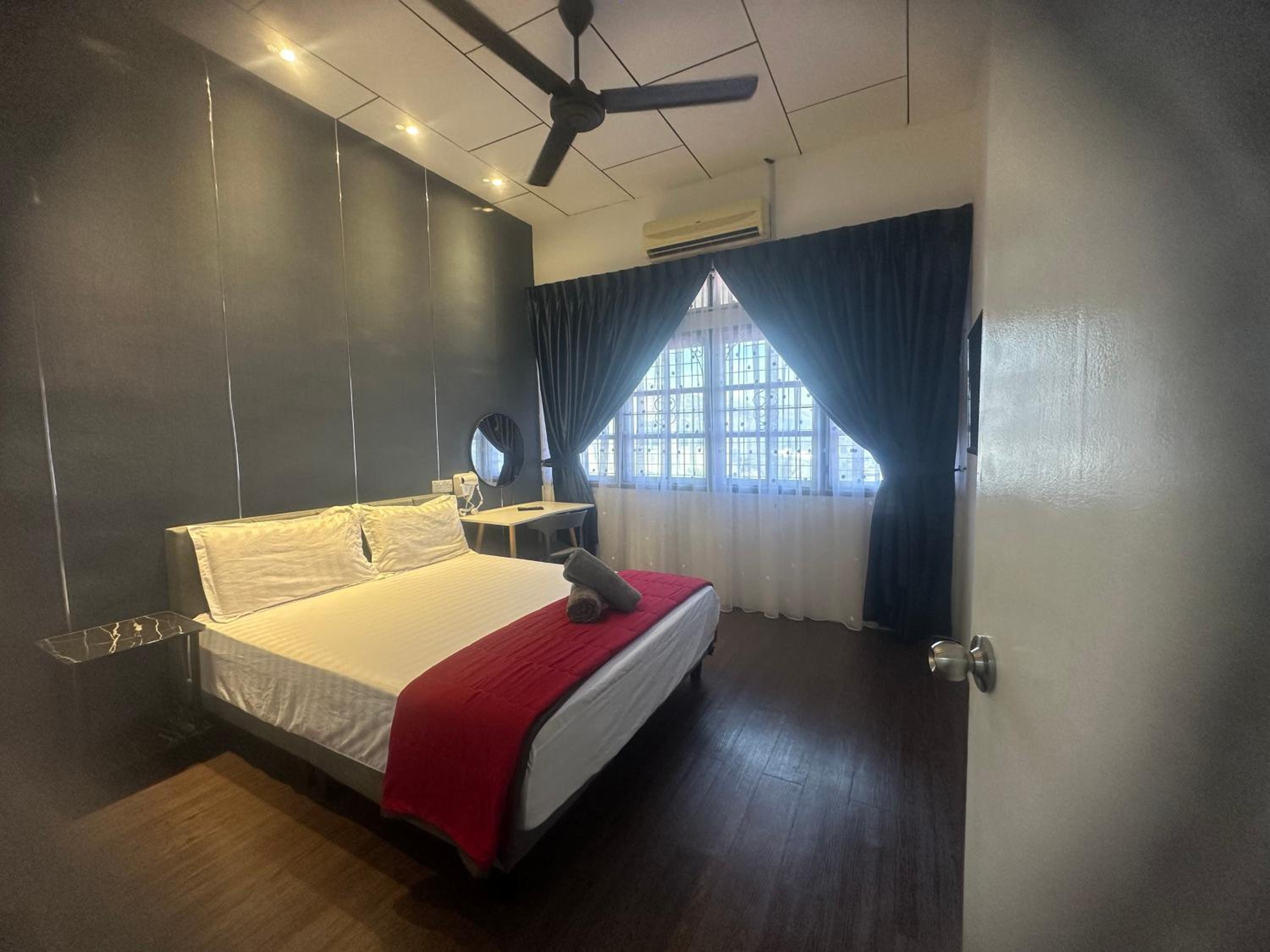 Twin Room with Shared Toilet