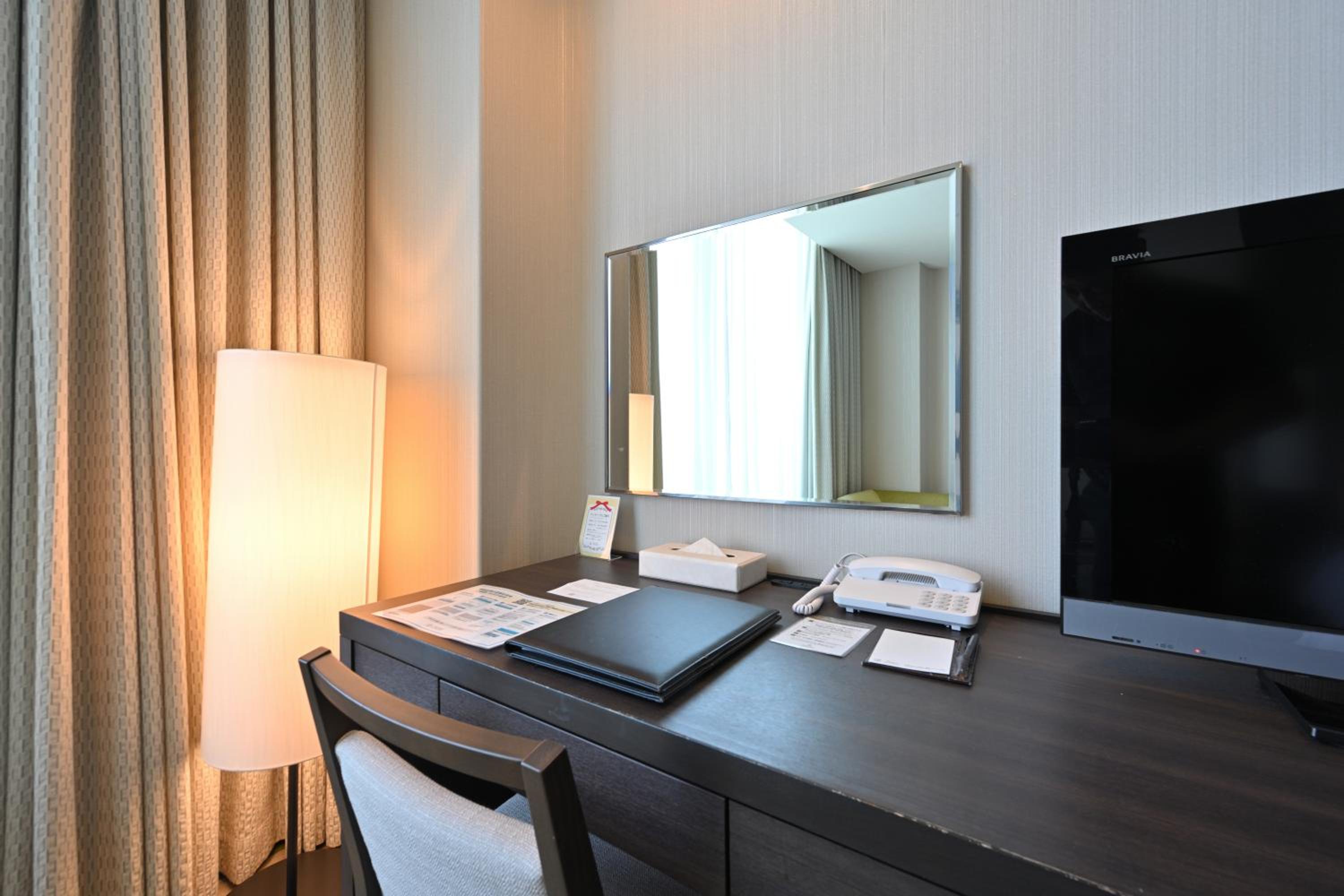 Executive Twin Room 33F 35F - Non-Smoking - Photo 8