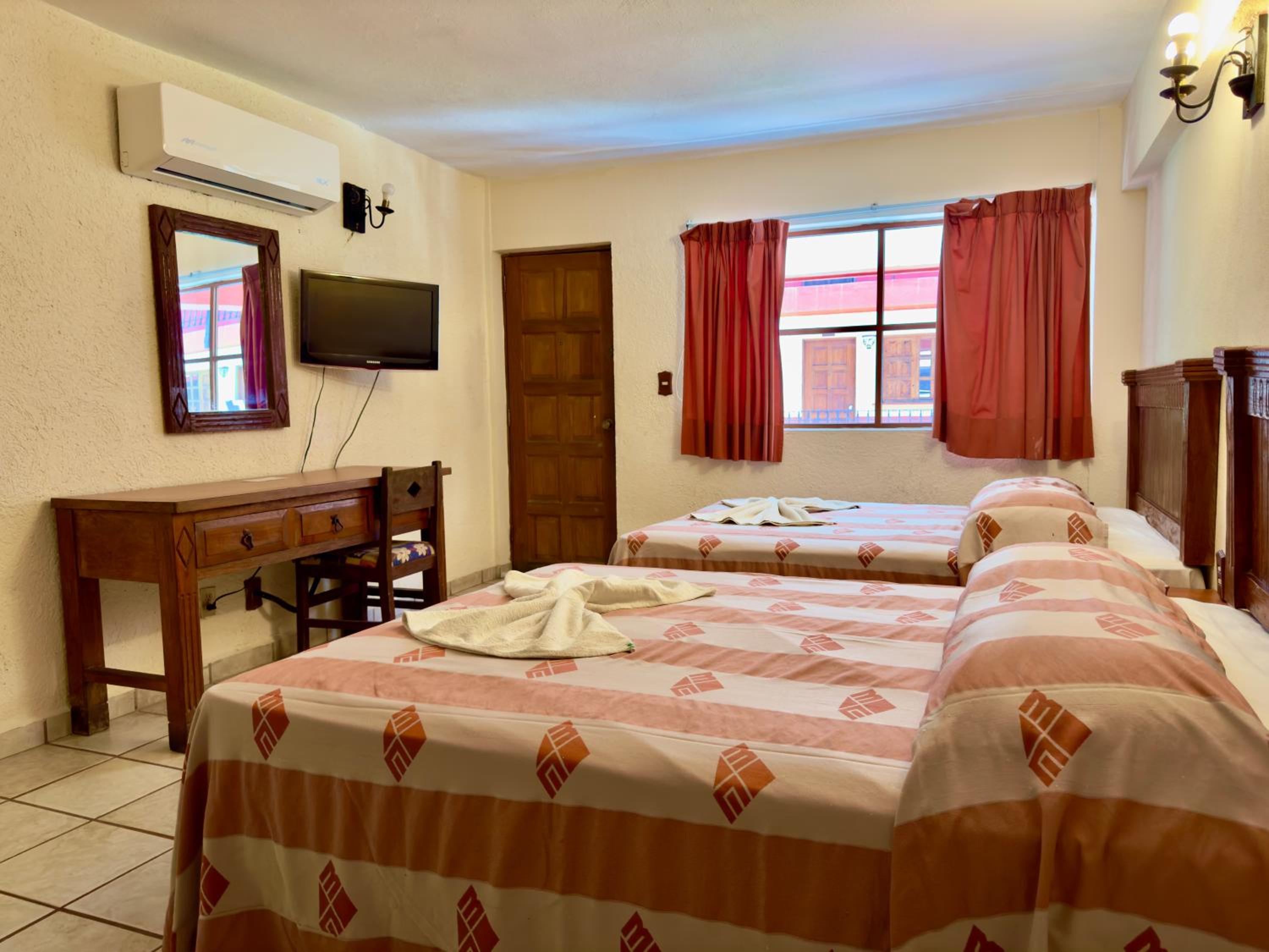 Double Room with Two Double Beds - Photo 1