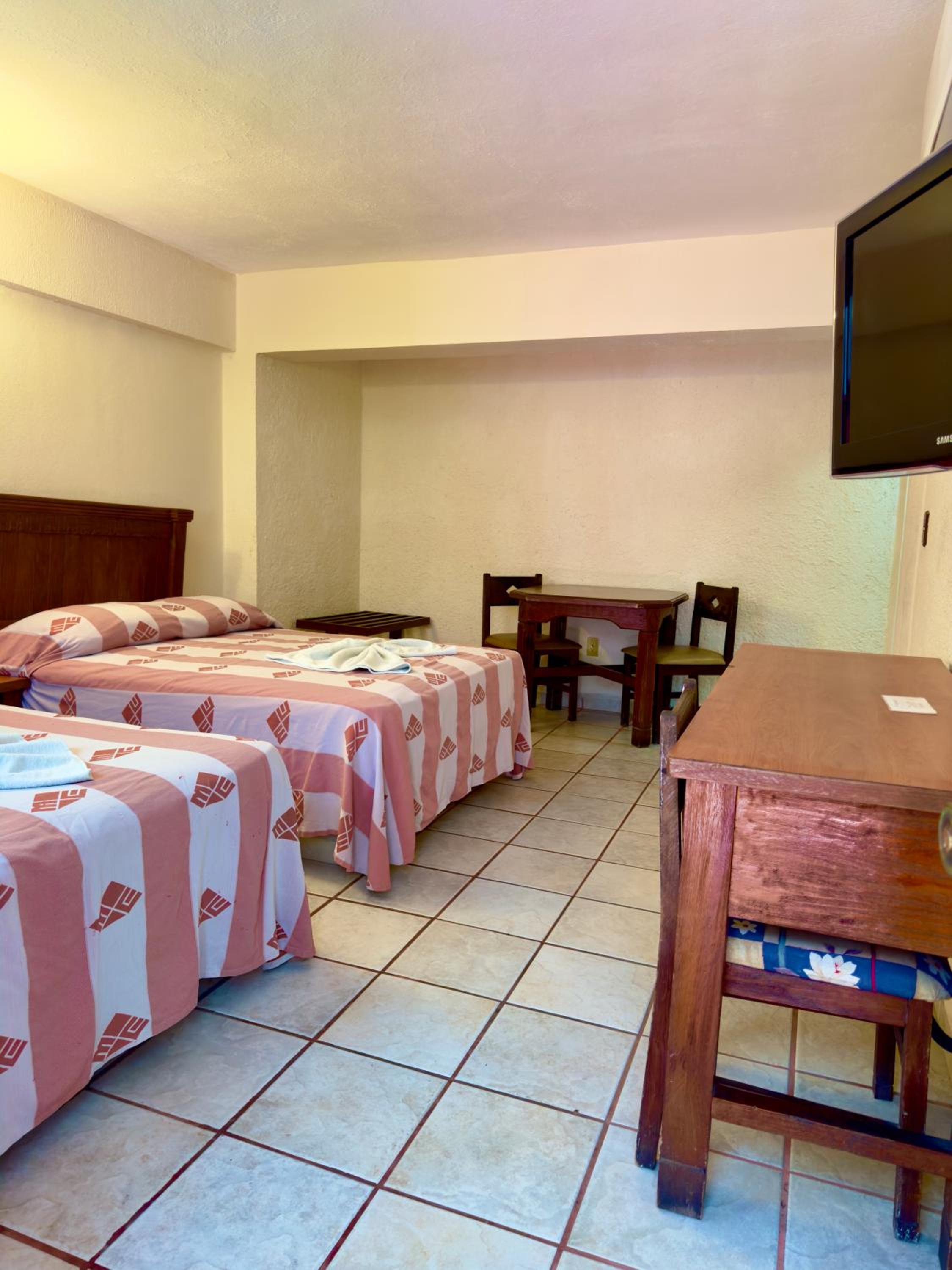 Double Room with Two Double Beds - Photo 2
