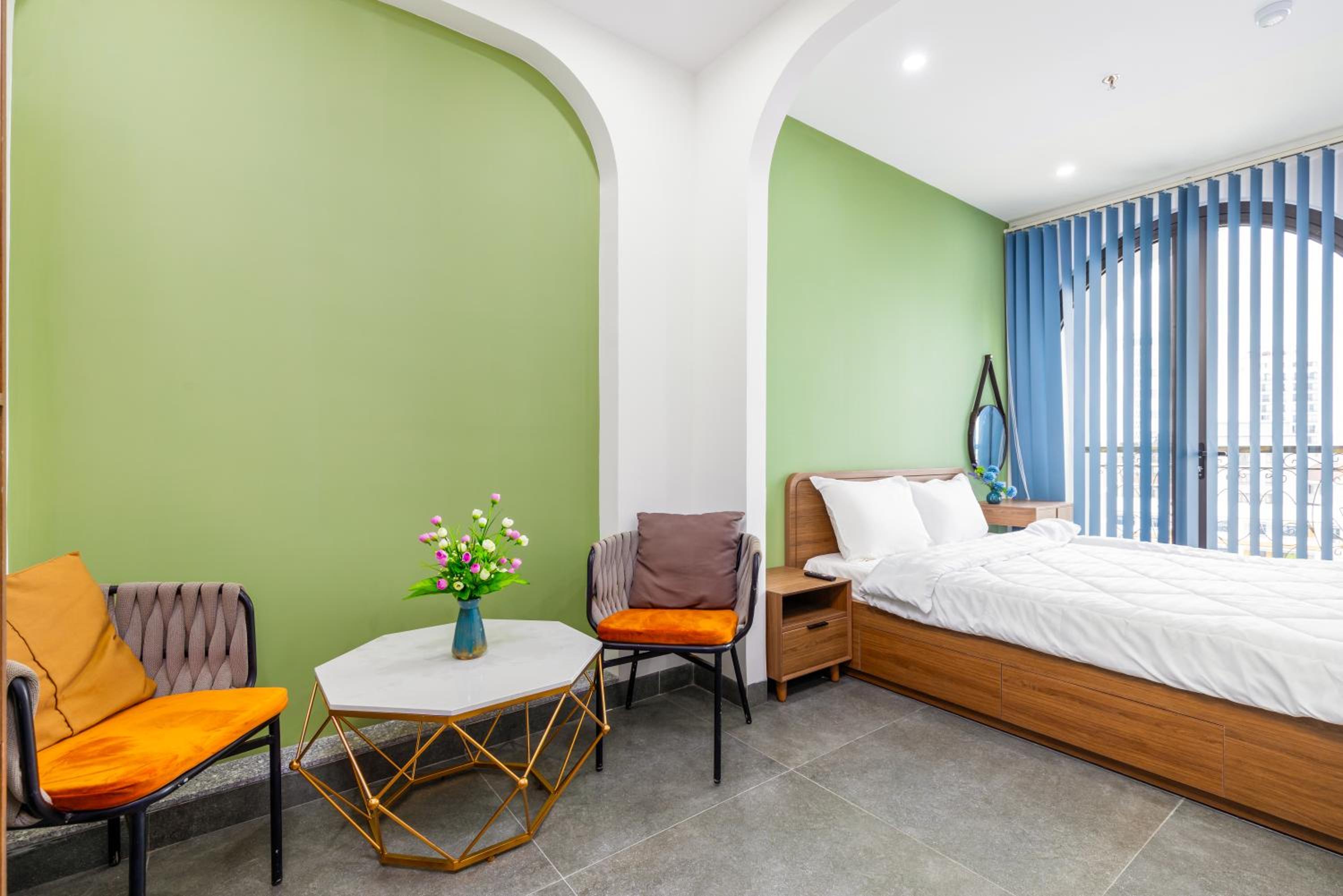One-Bedroom Apartment