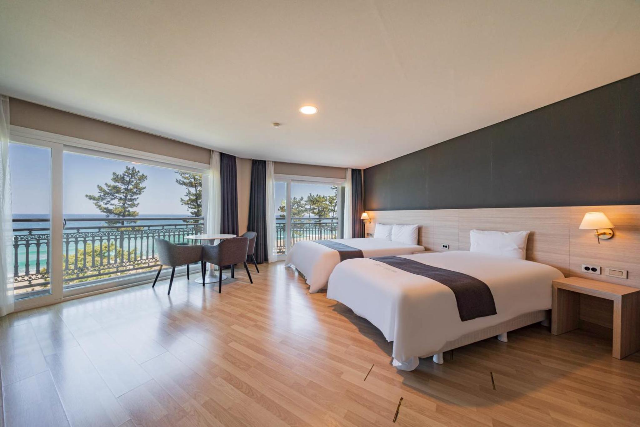 Deluxe Triple Room with Sea View