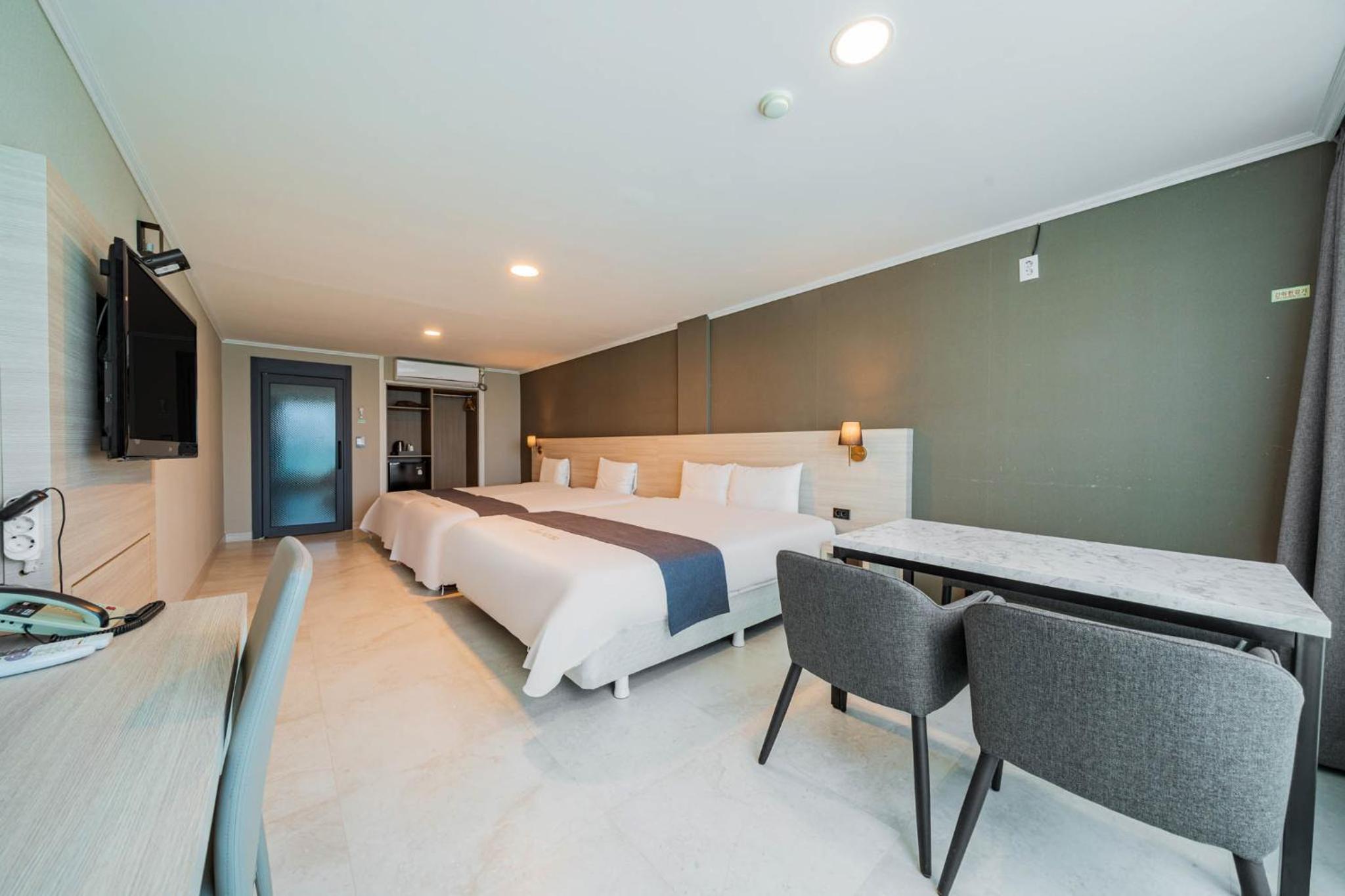 Family Quadruple Room with Sea View