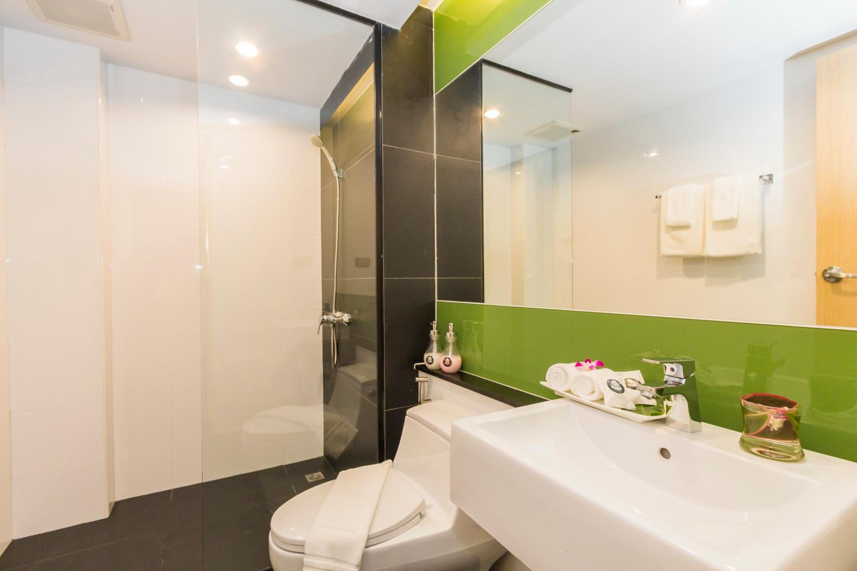 Deluxe Double Room with Balcony photo 2