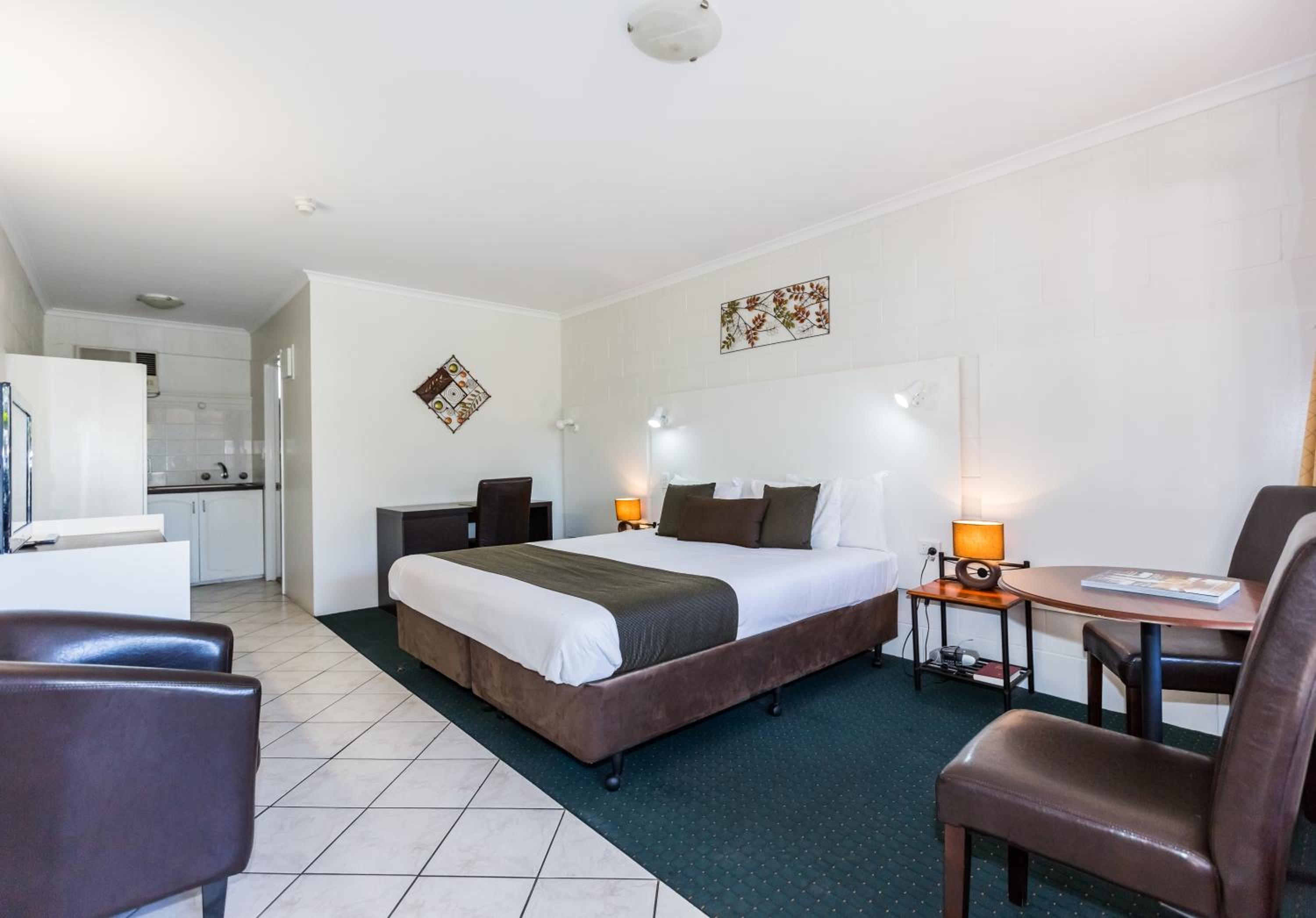 Deluxe King Room - Photo 1