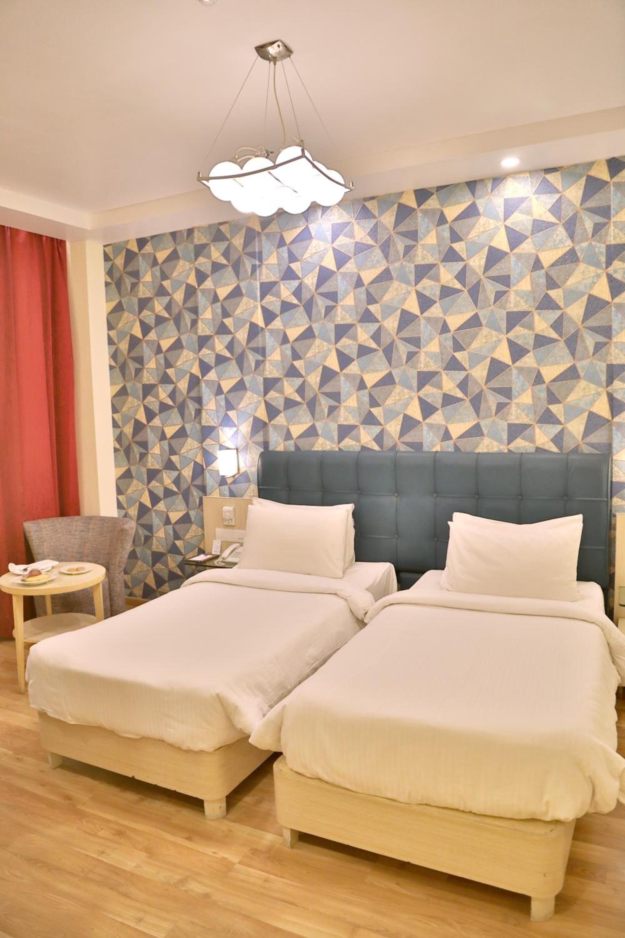 Superior Twin Bed Rooms- Two Single Bed - Photo 4