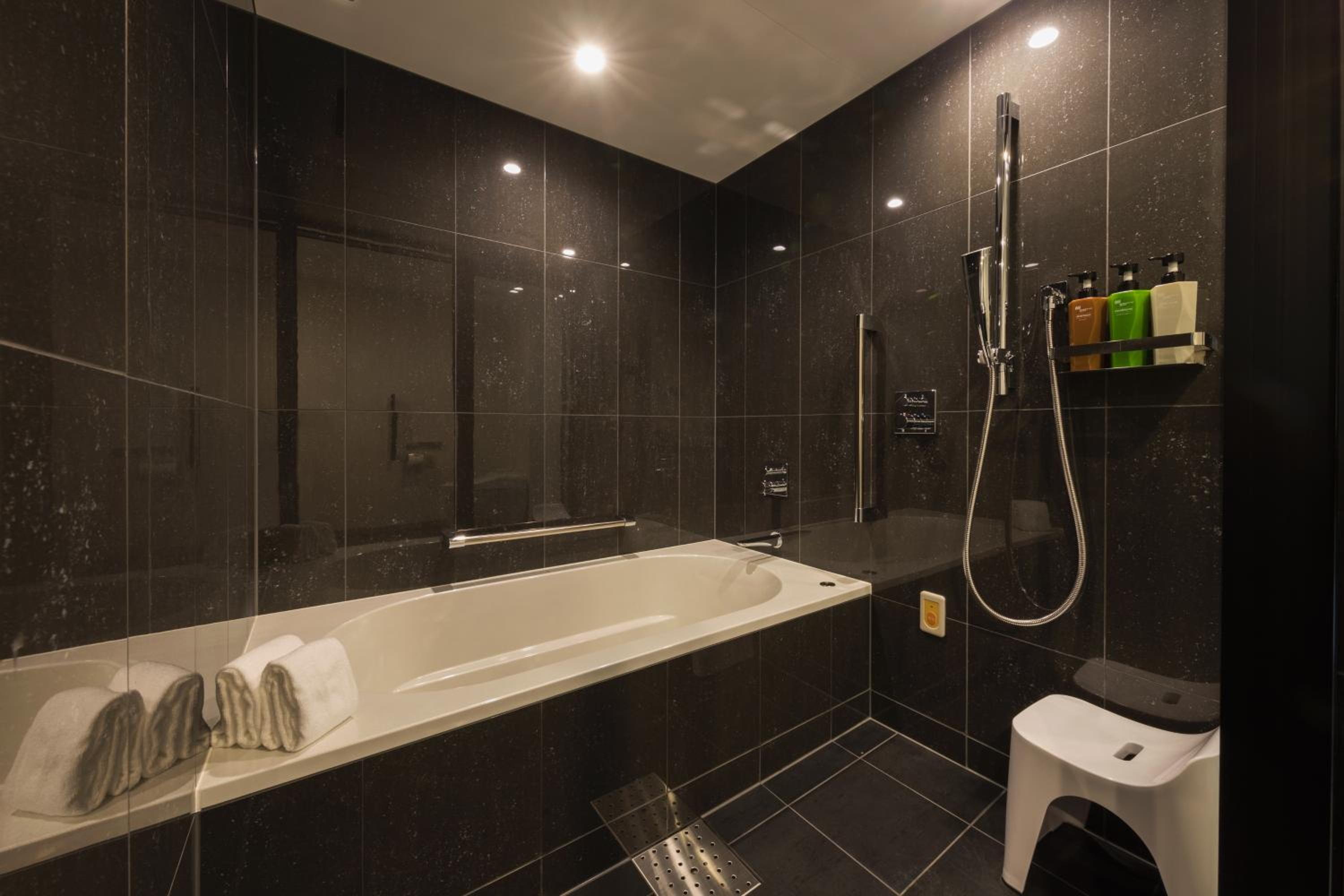 Twin Room - Disability Access - Photo 7