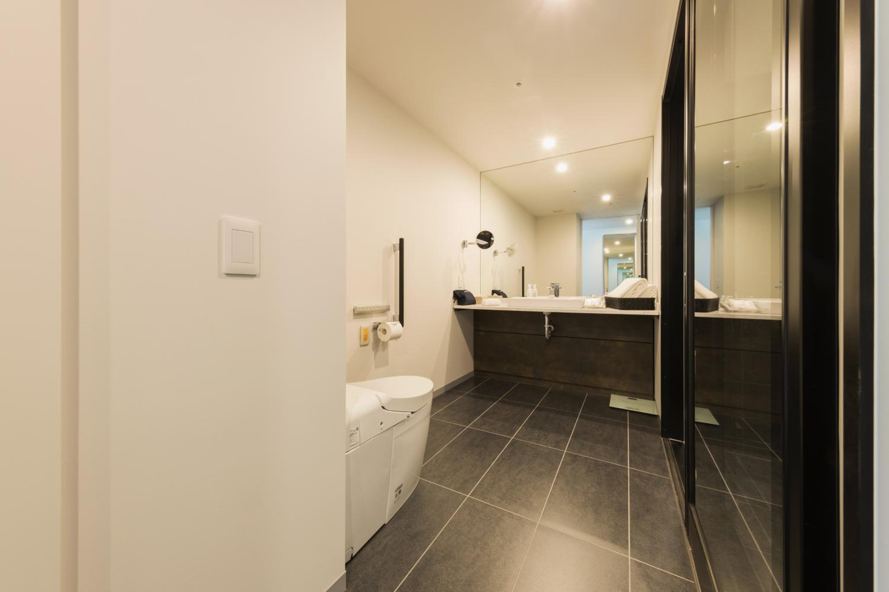 Twin Room - Disability Access - Photo 8