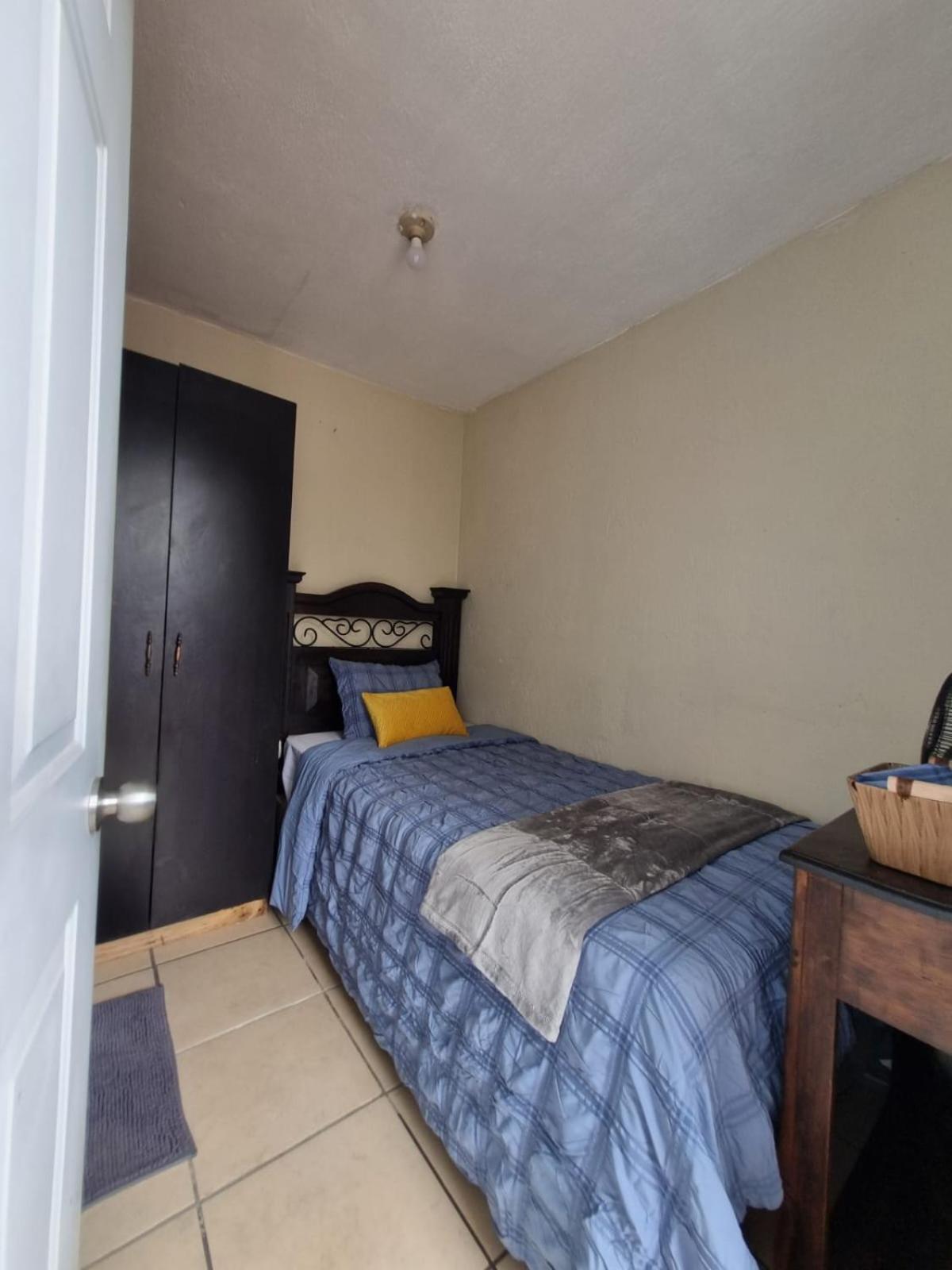 Single Room with Private Bathroom photo 1