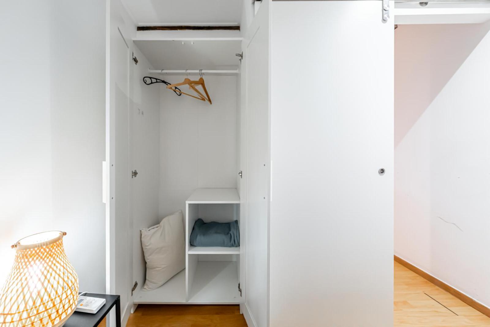 Apartment with Terrace - Photo 23