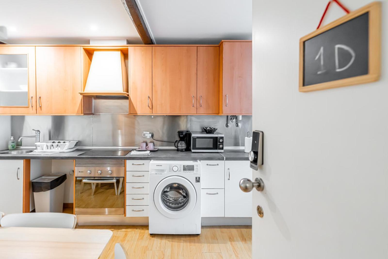 Apartment with Terrace - Photo 13