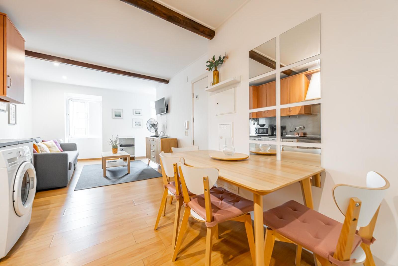 Apartment with Terrace - Photo 11